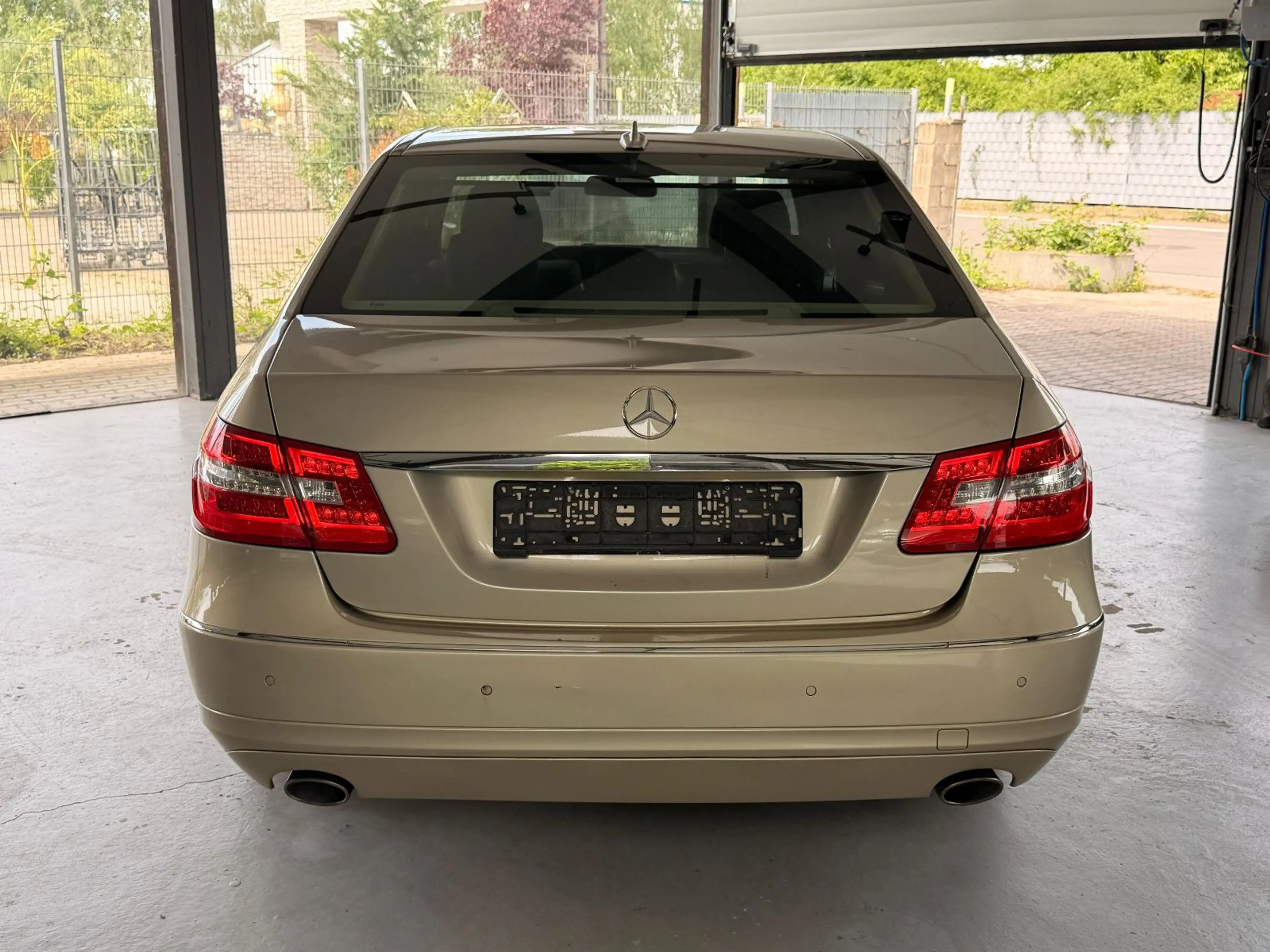 Mercedes-Benz E 350 CGI BlueEfficiency-Leder-Navi-8FACH — photo 5