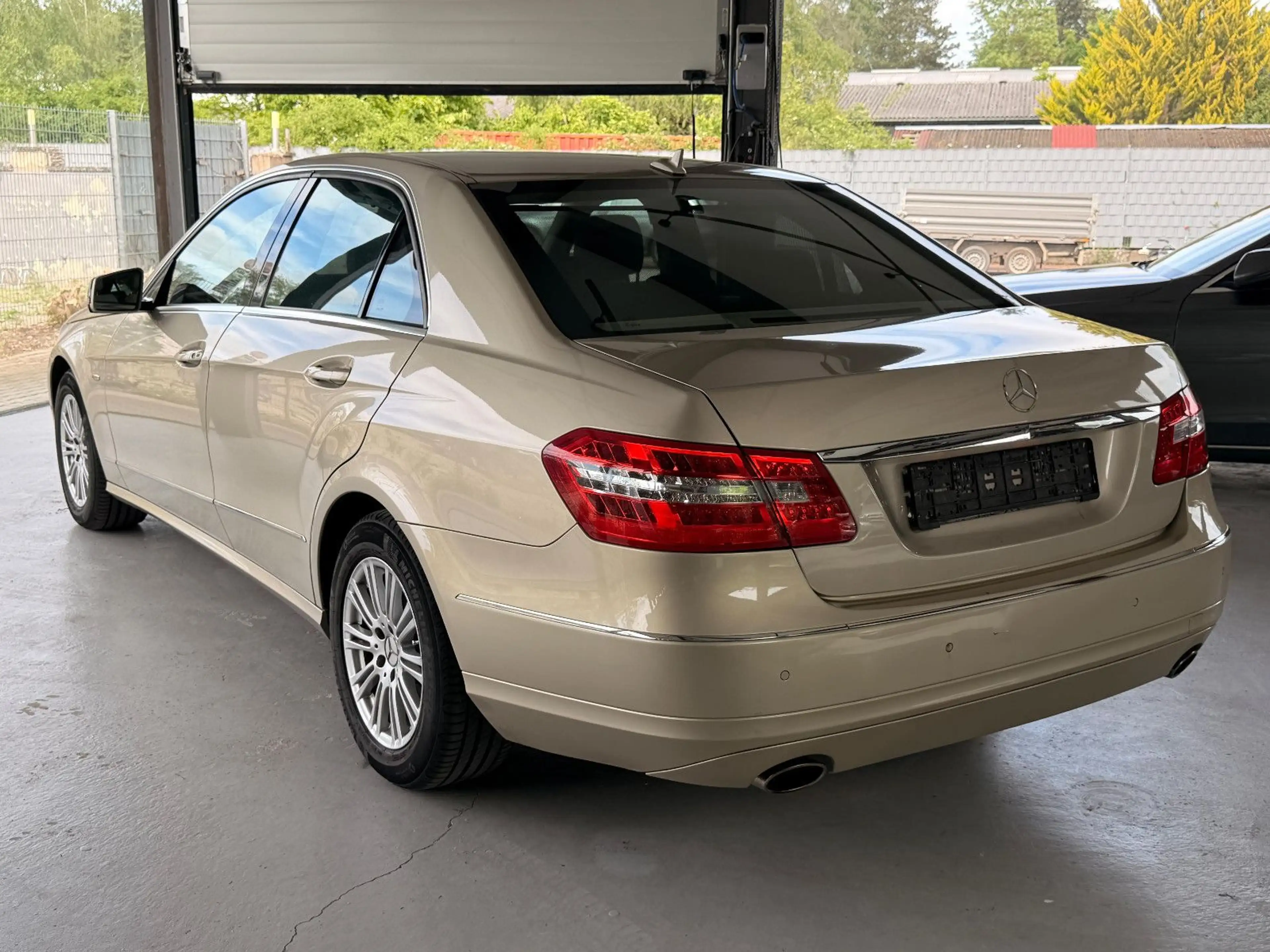 Mercedes-Benz E 350 CGI BlueEfficiency-Leder-Navi-8FACH — photo 6