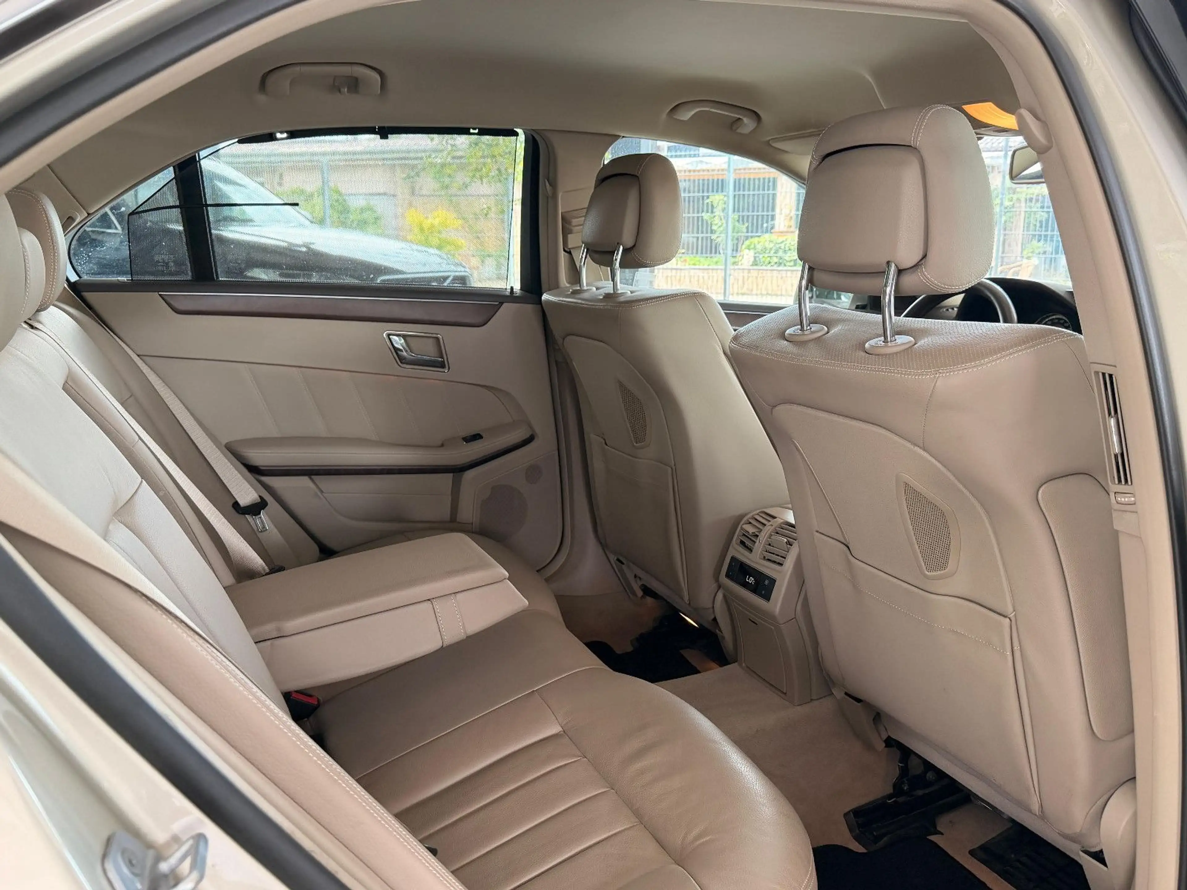 Mercedes-Benz E 350 CGI BlueEfficiency-Leder-Navi-8FACH — photo 15