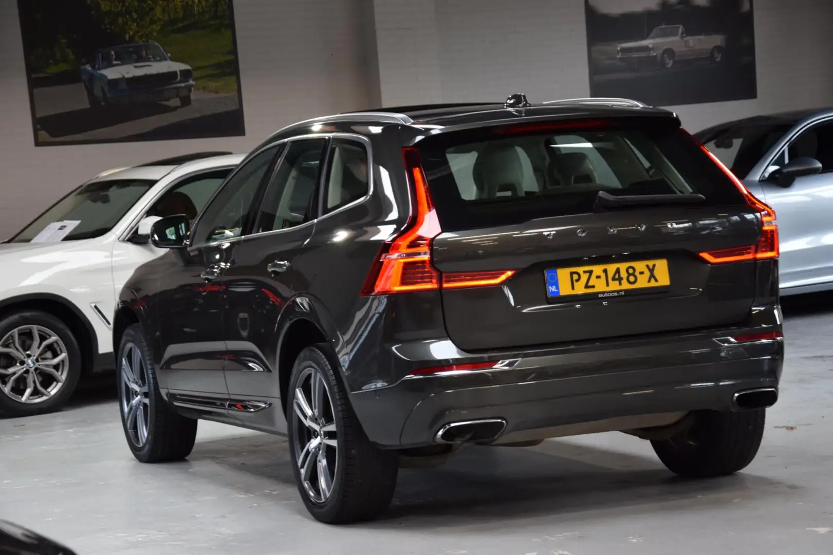 Volvo XC60 2.0 T5 AWD Inscription Panoramadak|B&O|ACC|1e Eig. Grau - 2