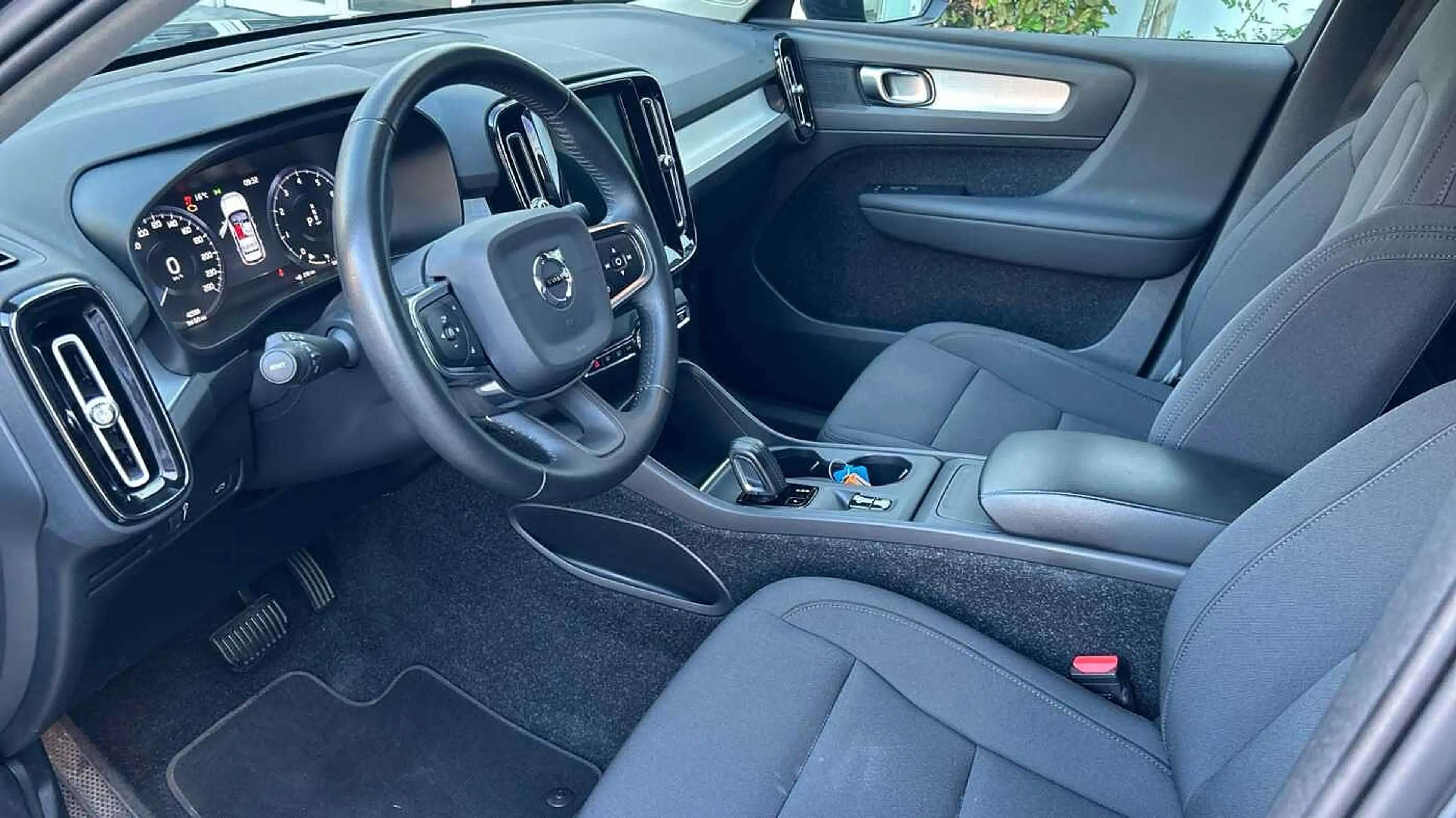 Volvo XC40 Momentum Pro, T3 Geartronic — photo 5