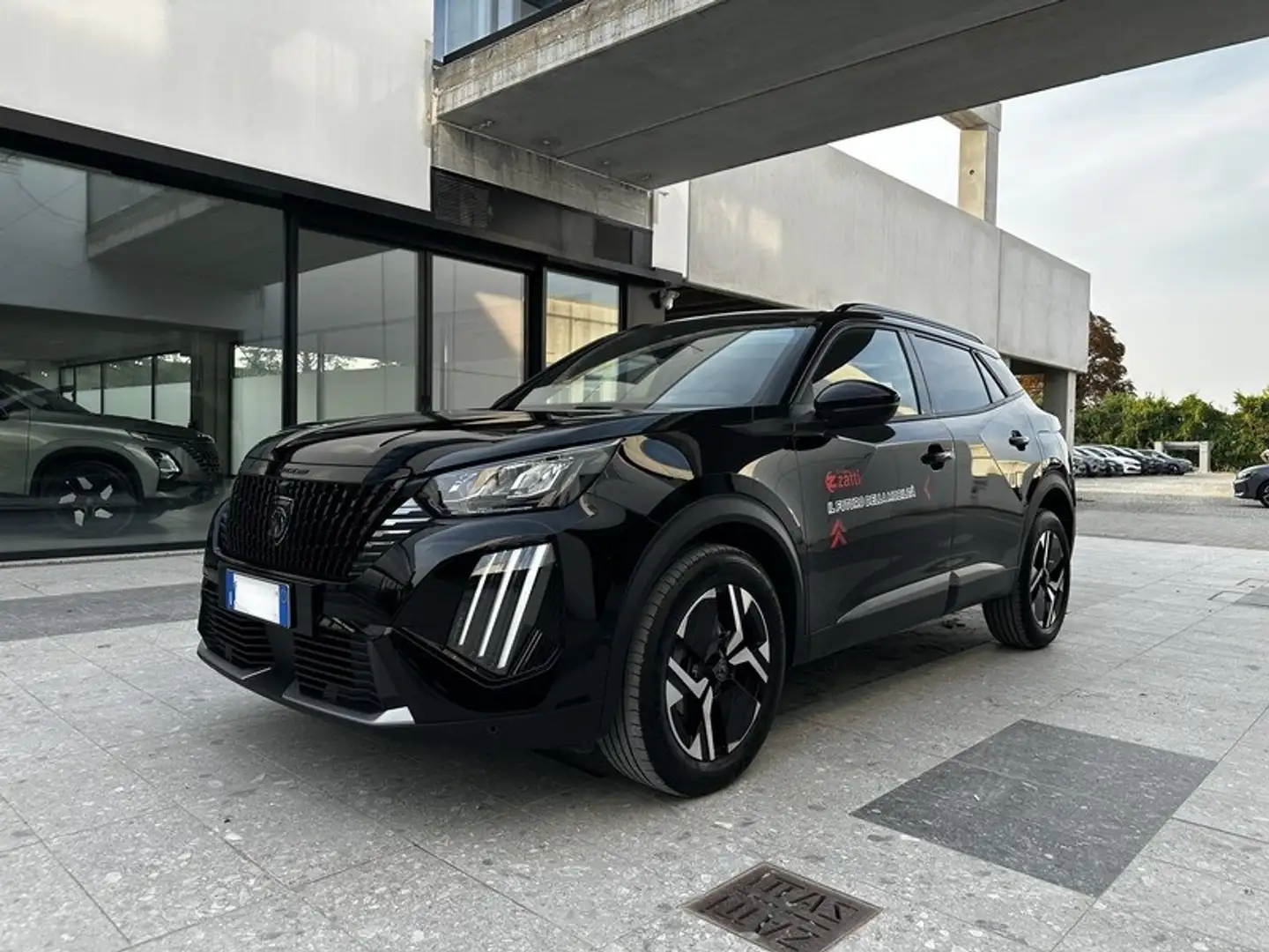 Peugeot 2008 1.2 PureTech Allure Noir - 1