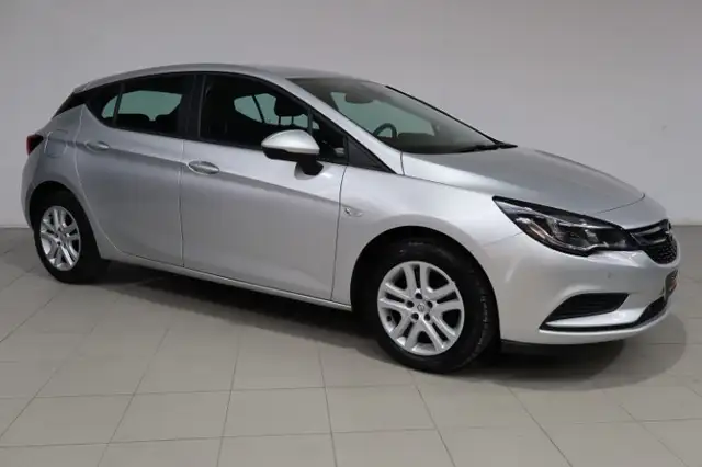 Opel Astra view 3