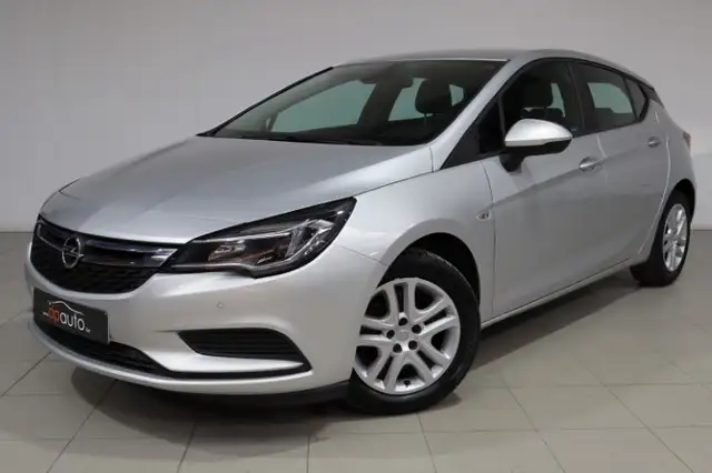 Opel Astra view 4