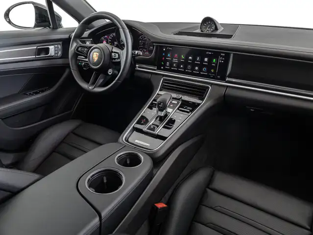 Porsche Panamera view 11