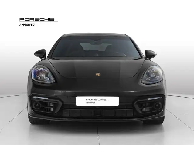 Porsche Panamera view 8