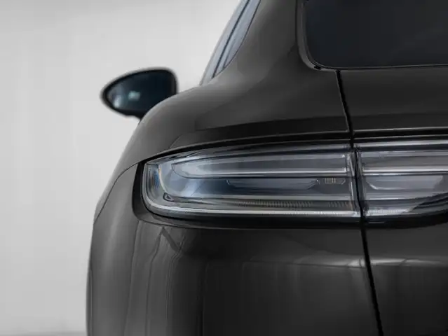 Porsche Panamera view 25