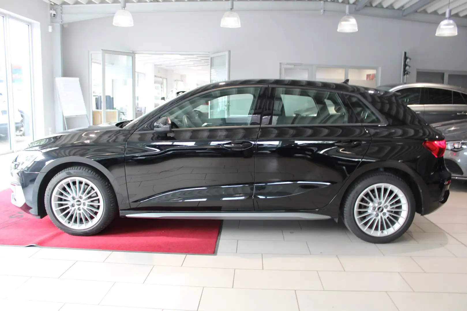 Audi A3 Sportback DSG 35 TFSI Sport Virtuell*Carplay* Schwarz - 2