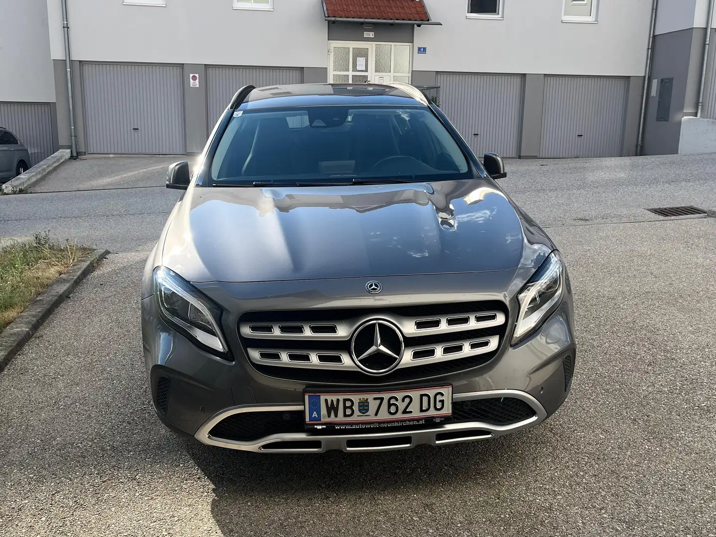 Mercedes-Benz GLA 180 GLA 180 Aut. Grau - 1