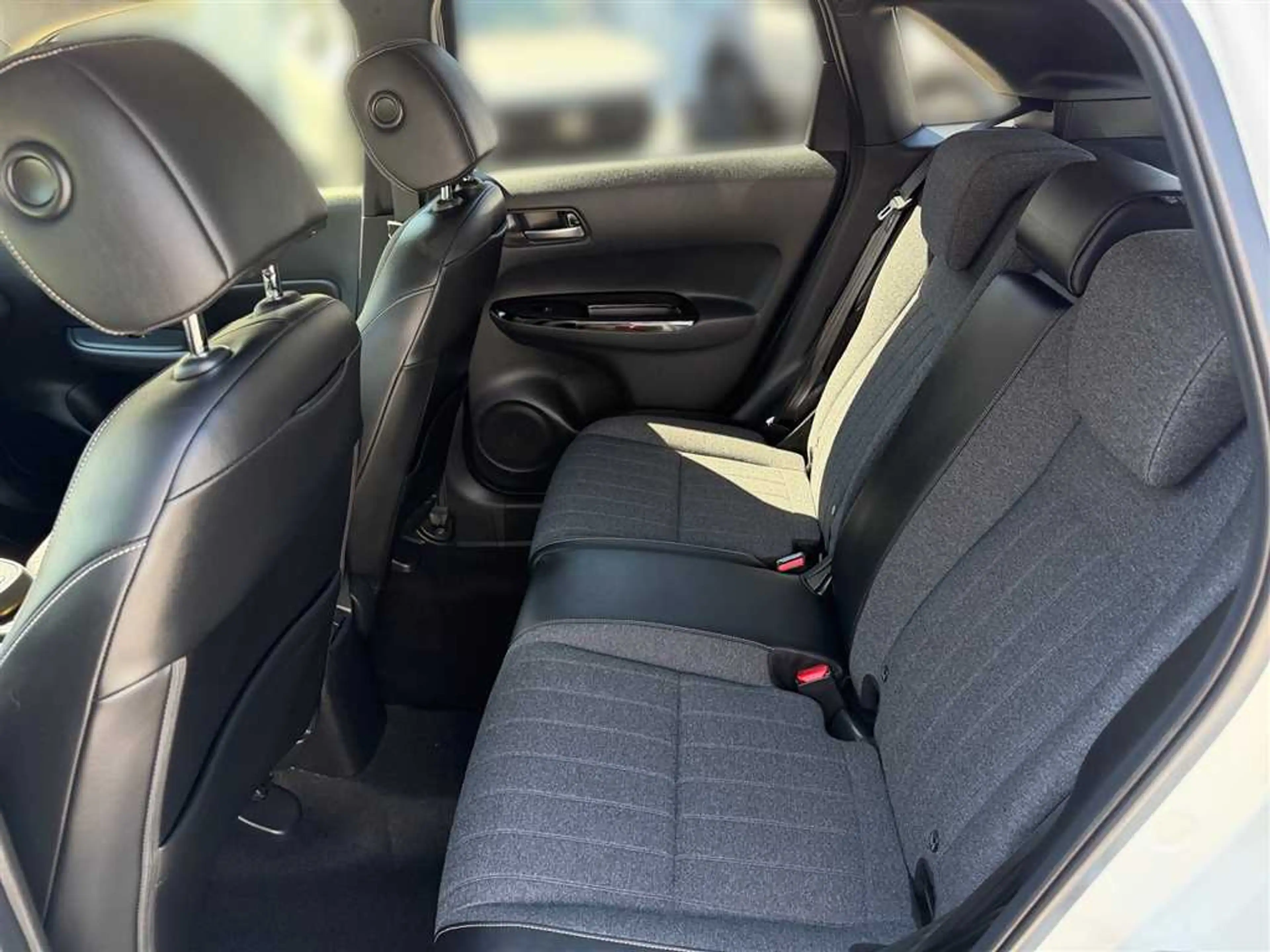 Honda Jazz 1.5 Hybrid Executive Navi Kamera PDC Keyless Sitz- — photo 15