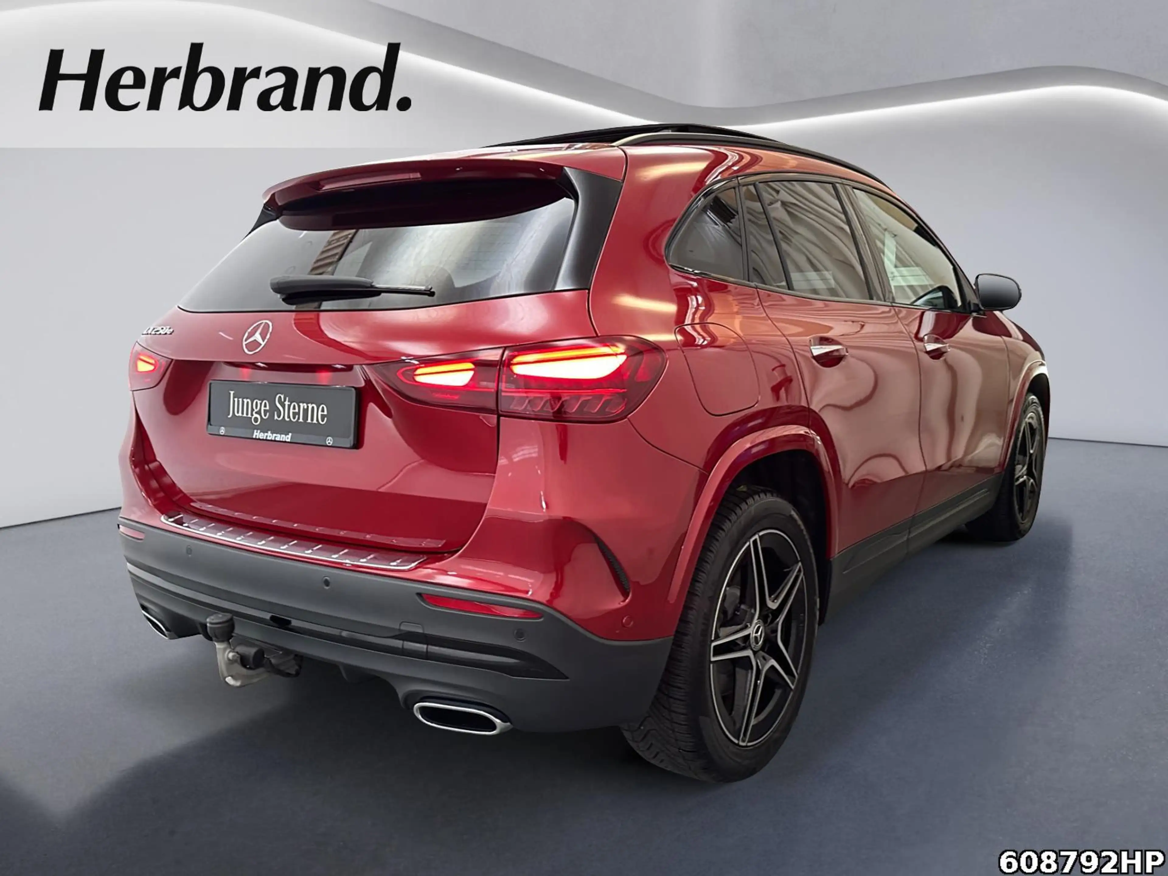 Mercedes-Benz GLA 250 e AMG Pano Burmester Distronic AHK Memor — photo 3