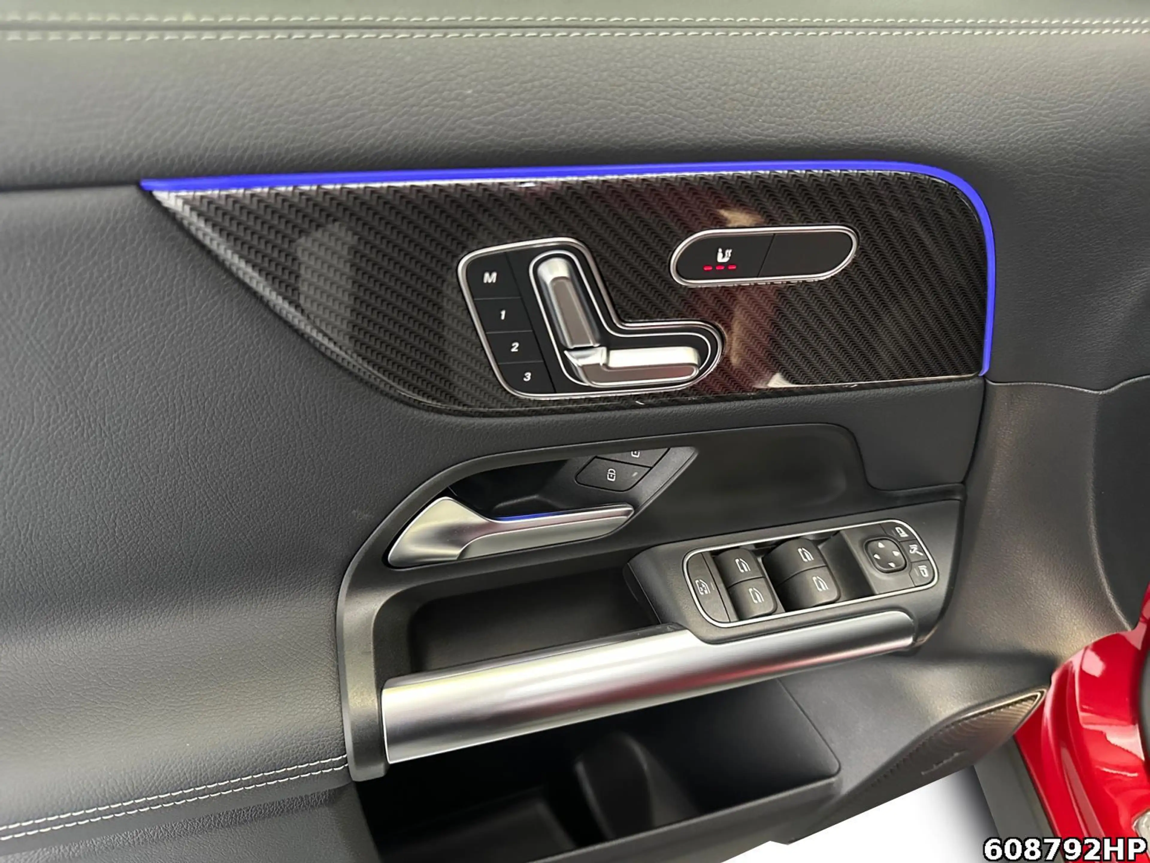 Mercedes-Benz GLA 250 e AMG Pano Burmester Distronic AHK Memor — photo 14