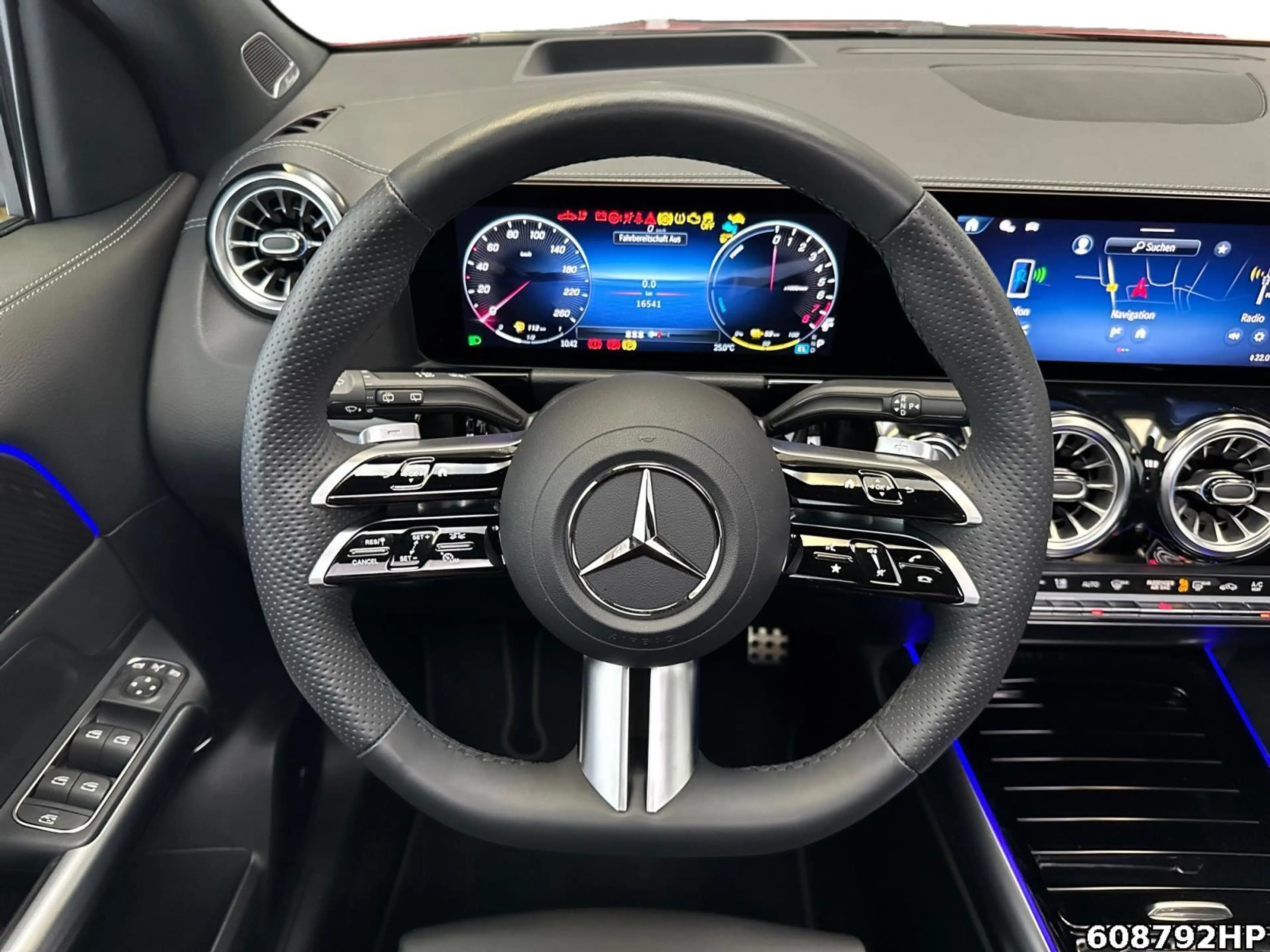Mercedes-Benz GLA 250 e AMG Pano Burmester Distronic AHK Memor — photo 9