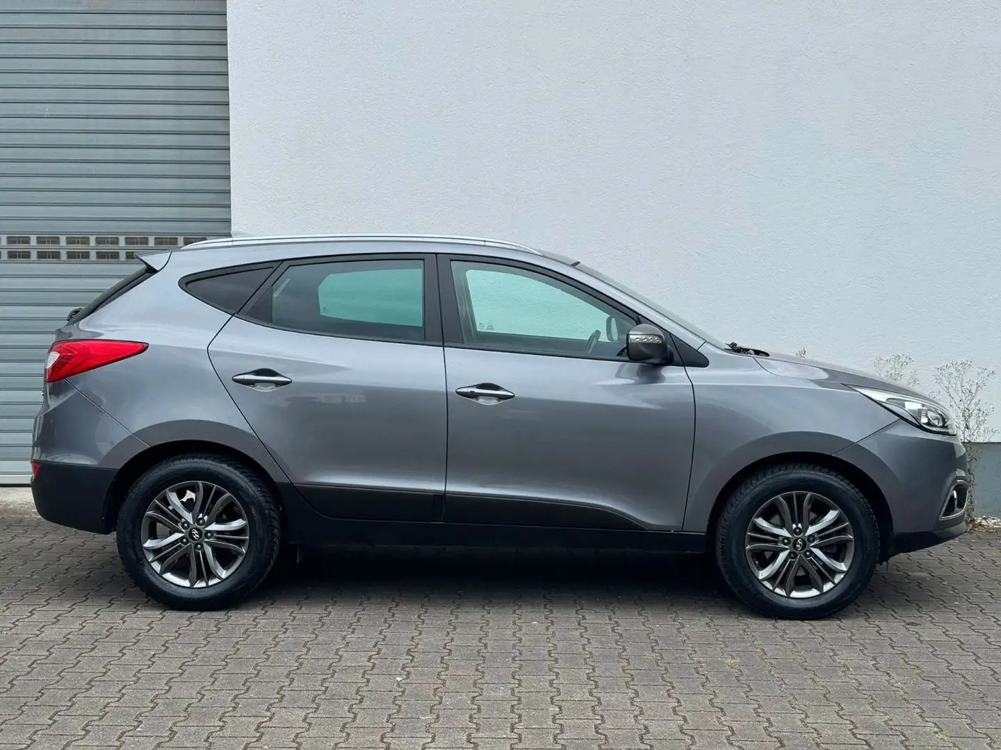 Hyundai iX35 Trend 2WD*1.Hand*TÜV neu Grau - 2