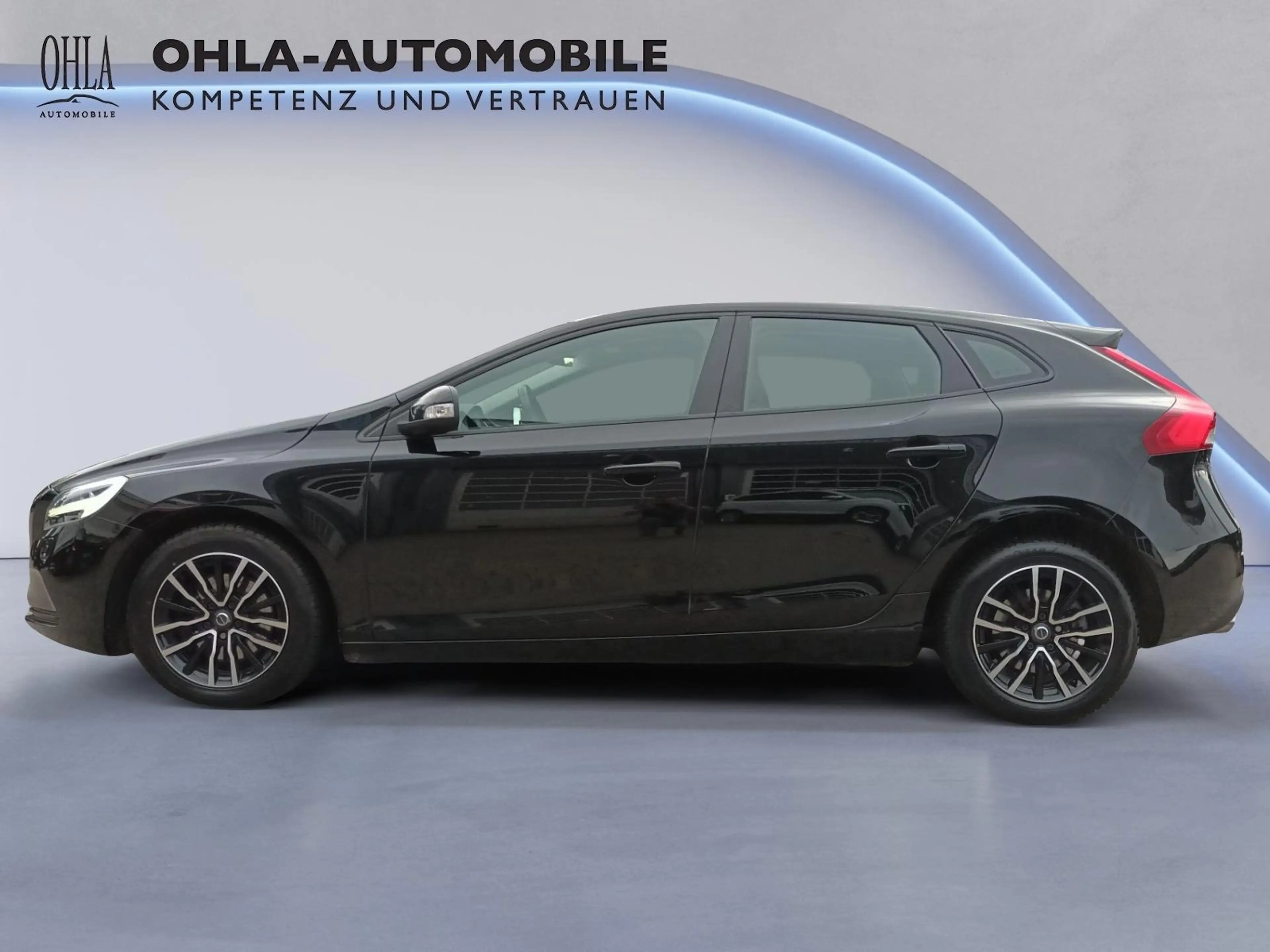 Volvo V40 Momentum V 40 T3 2.0*AHK*KEYLESSGO*KLIMA*NAV*SH... — photo 8