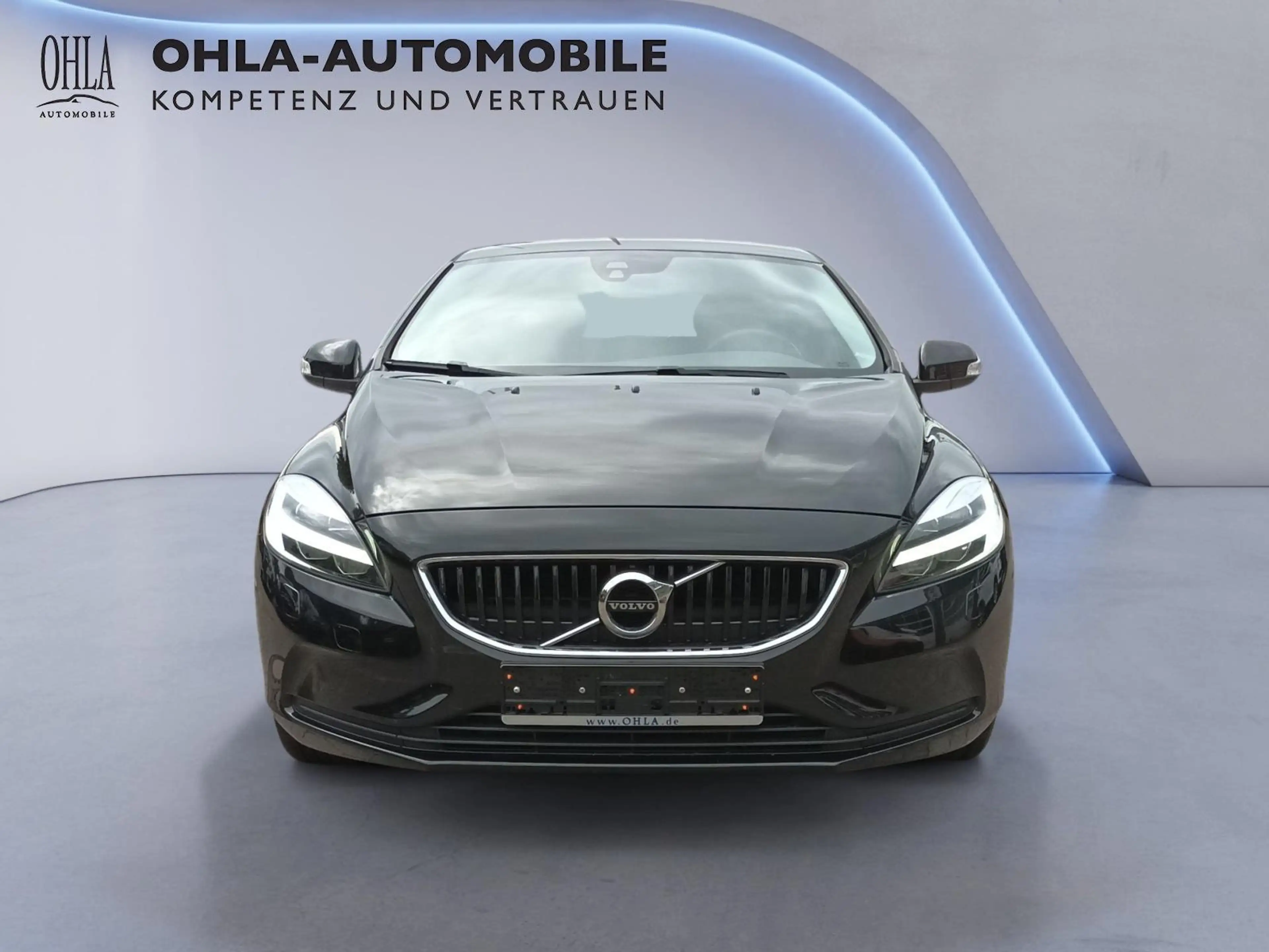 Volvo V40 Momentum V 40 T3 2.0*AHK*KEYLESSGO*KLIMA*NAV*SH... — photo 2