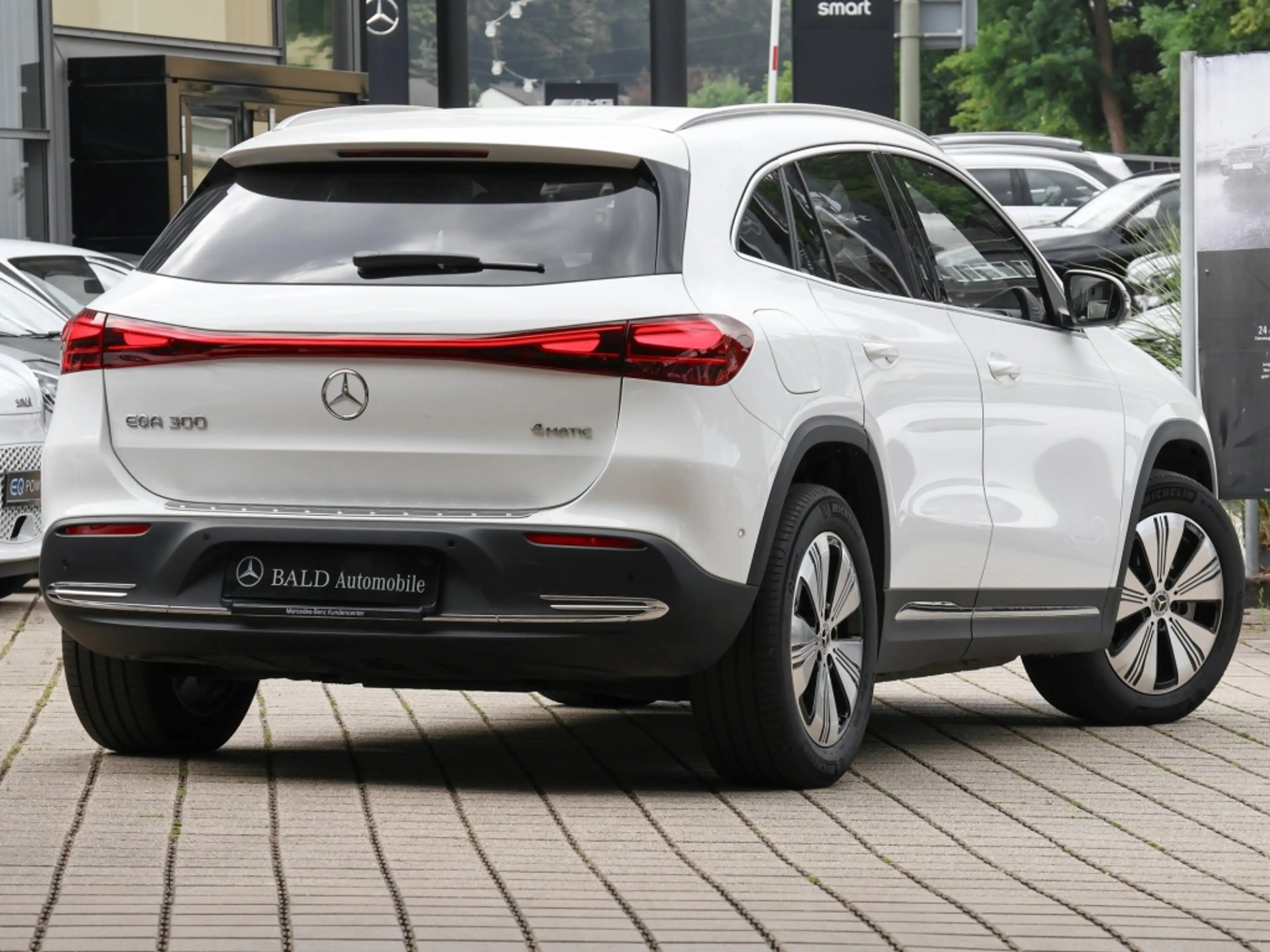 Mercedes-Benz EQA 300 4M Progressive/LED/Kamera/Ambi/Totw/18" — photo 3