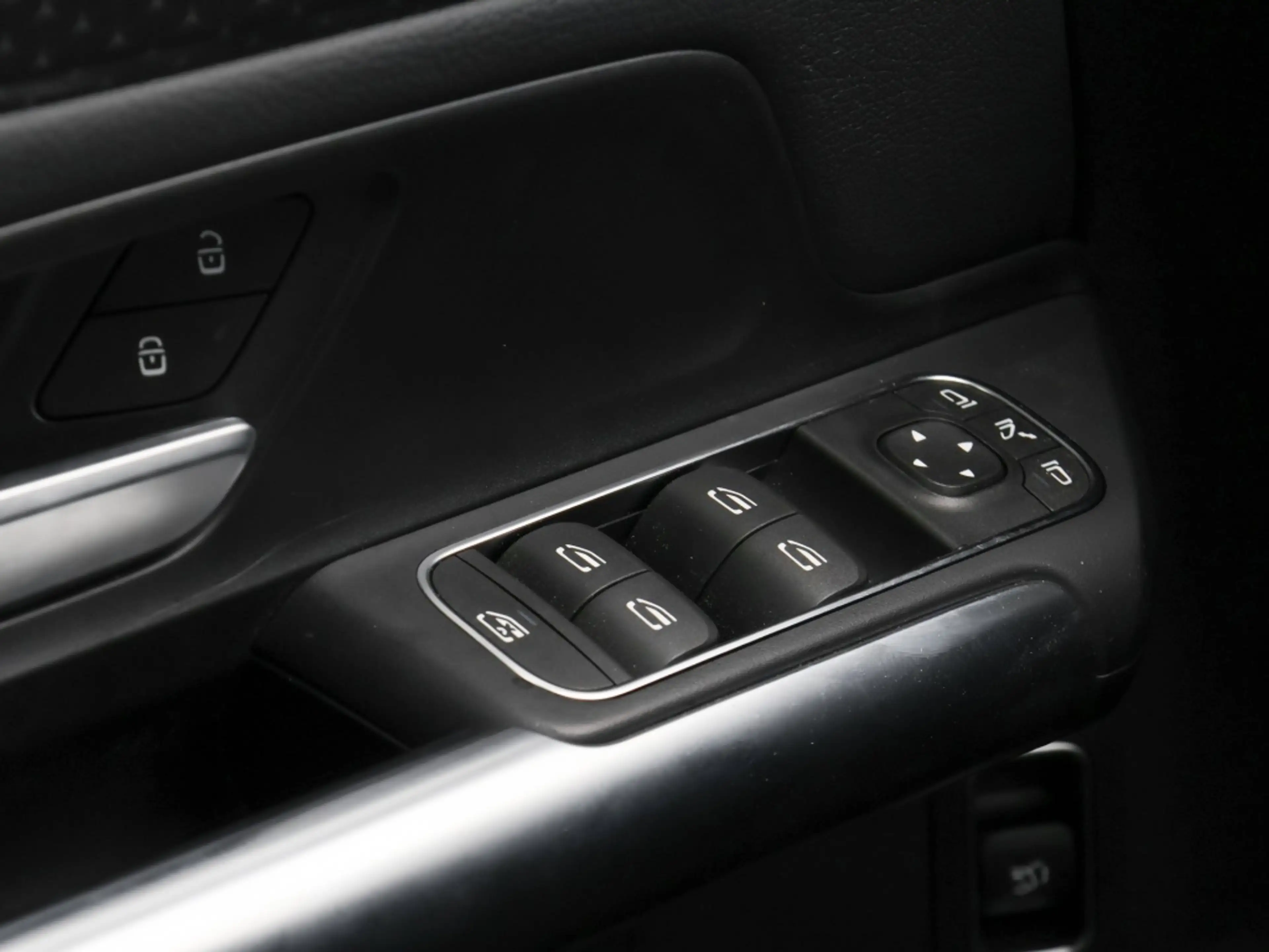 Mercedes-Benz EQA 300 4M Progressive/LED/Kamera/Ambi/Totw/18" — photo 13