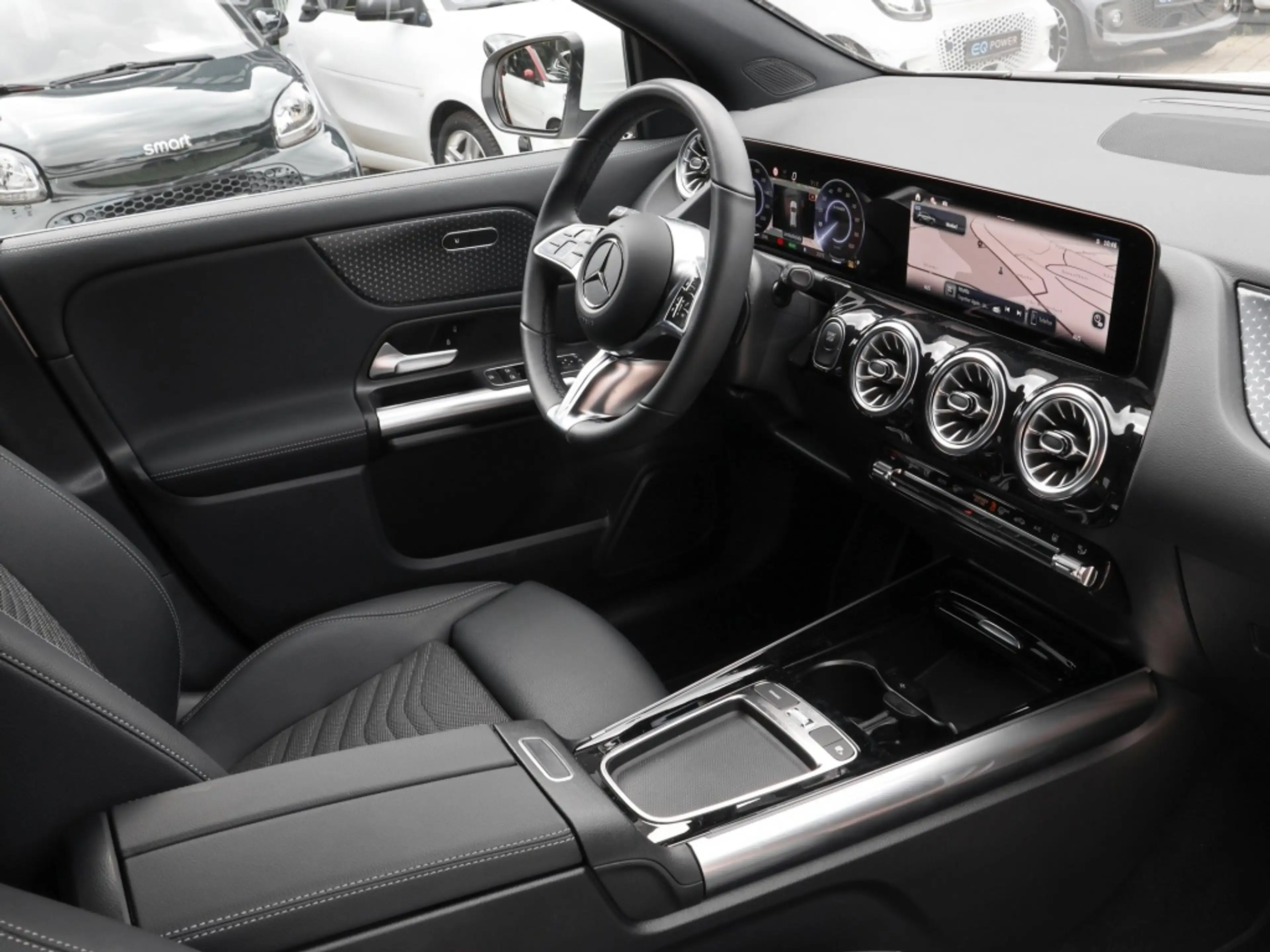 Mercedes-Benz EQA 300 4M Progressive/LED/Kamera/Ambi/Totw/18" — photo 4
