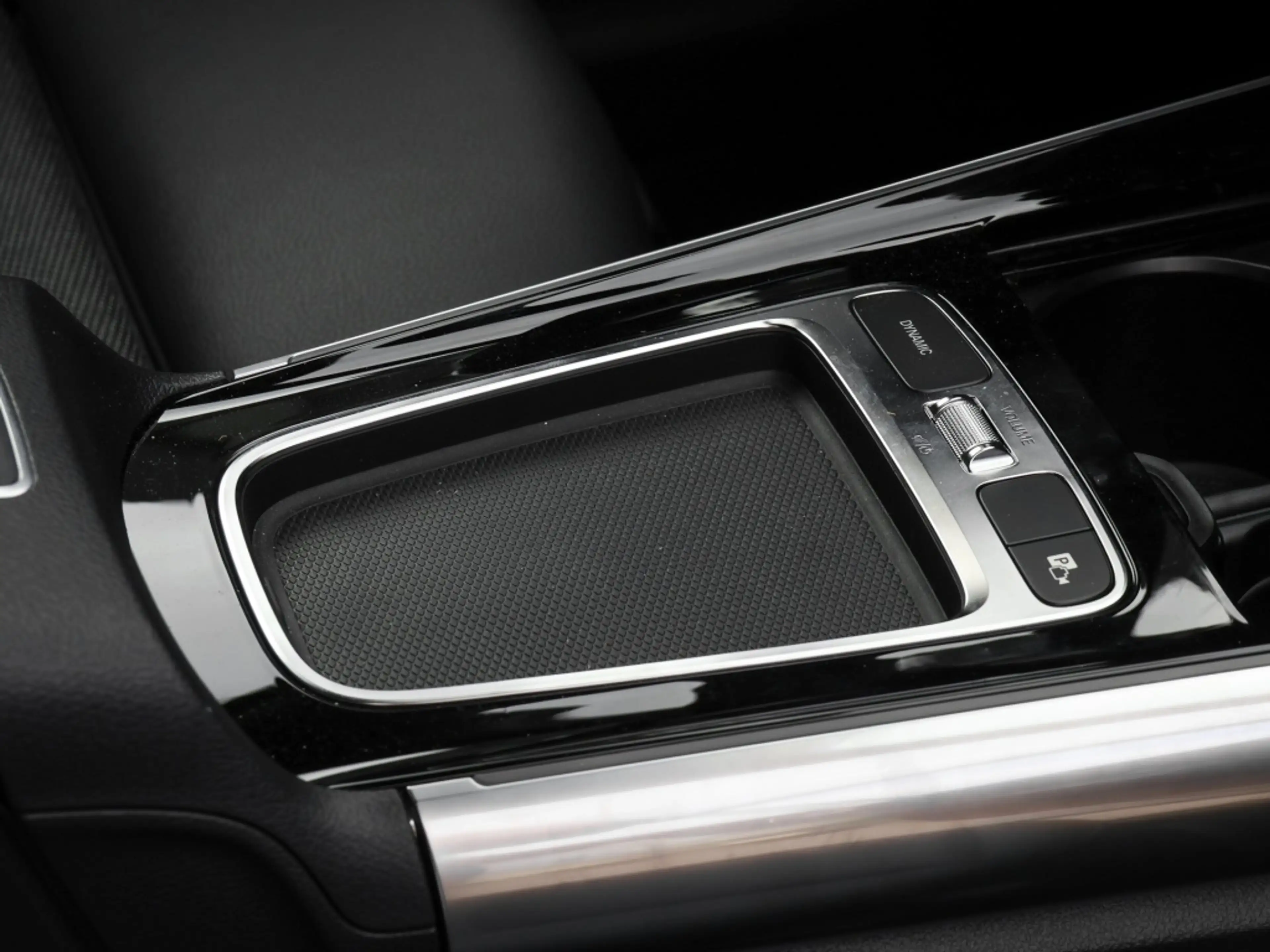 Mercedes-Benz EQA 300 4M Progressive/LED/Kamera/Ambi/Totw/18" — photo 8