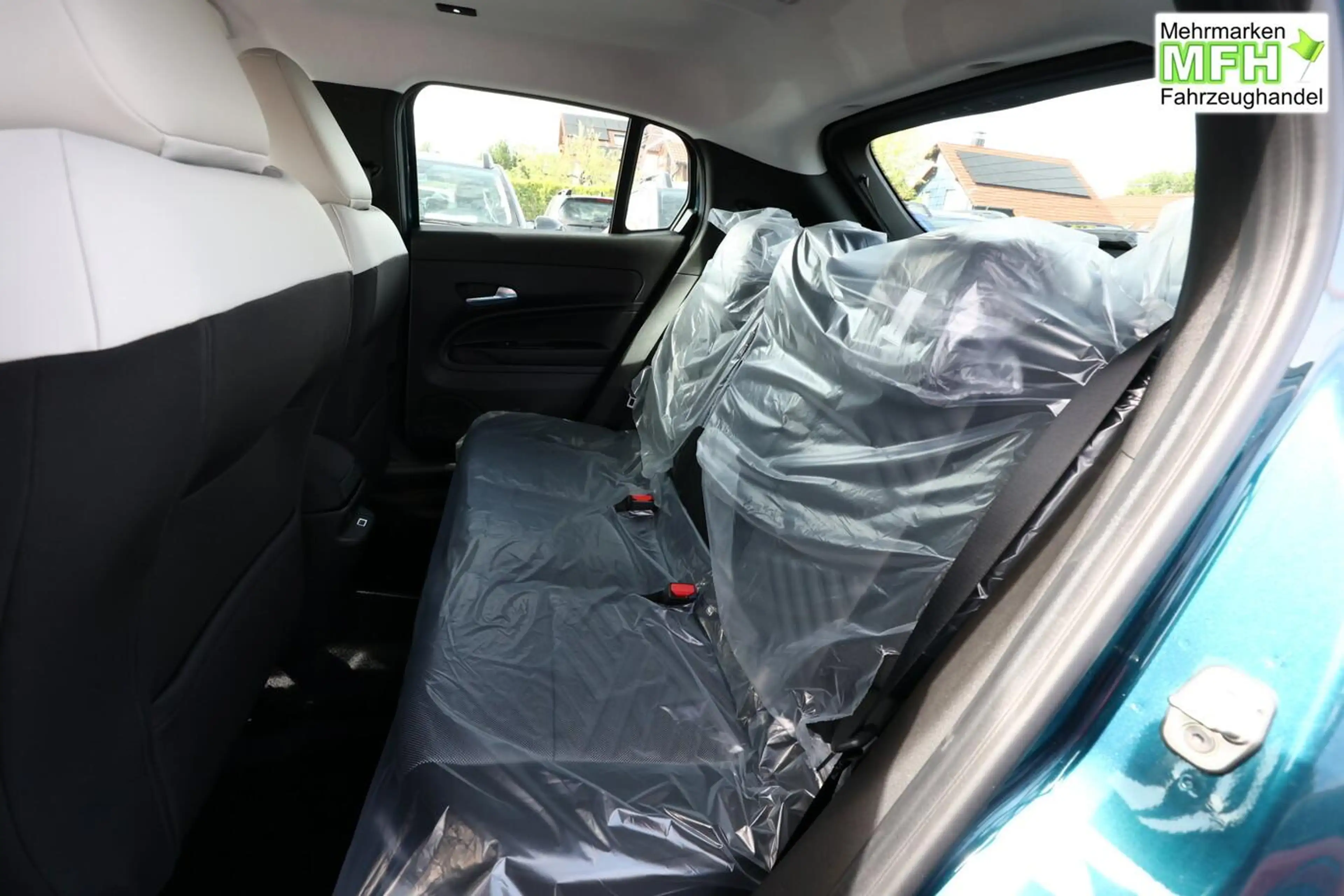 Fiat 600 Icon Hybrid SHZ Keyl Nav Kam 2xPDC LED CarP 74 ... — photo 9
