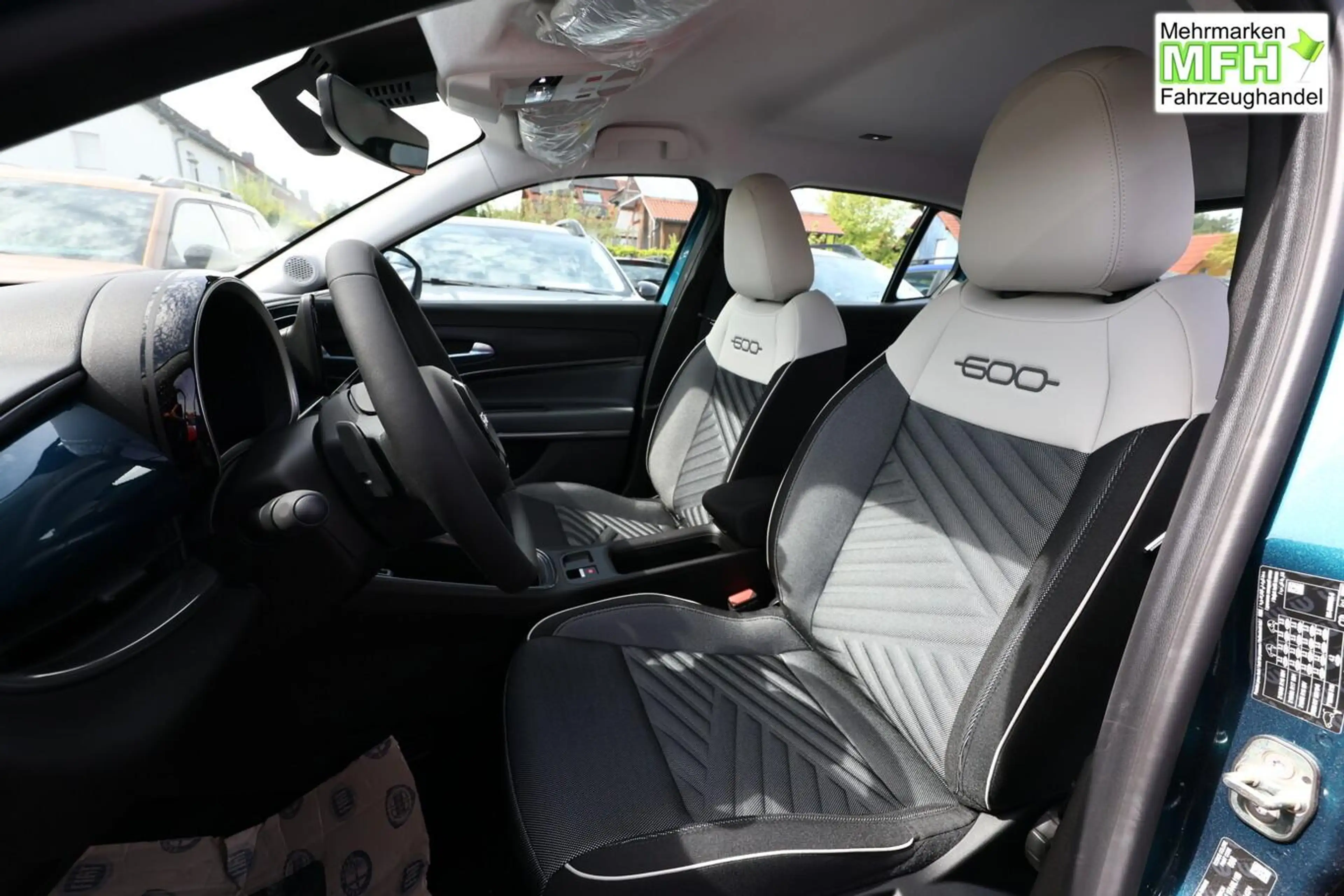 Fiat 600 Icon Hybrid SHZ Keyl Nav Kam 2xPDC LED CarP 74 ... — photo 5