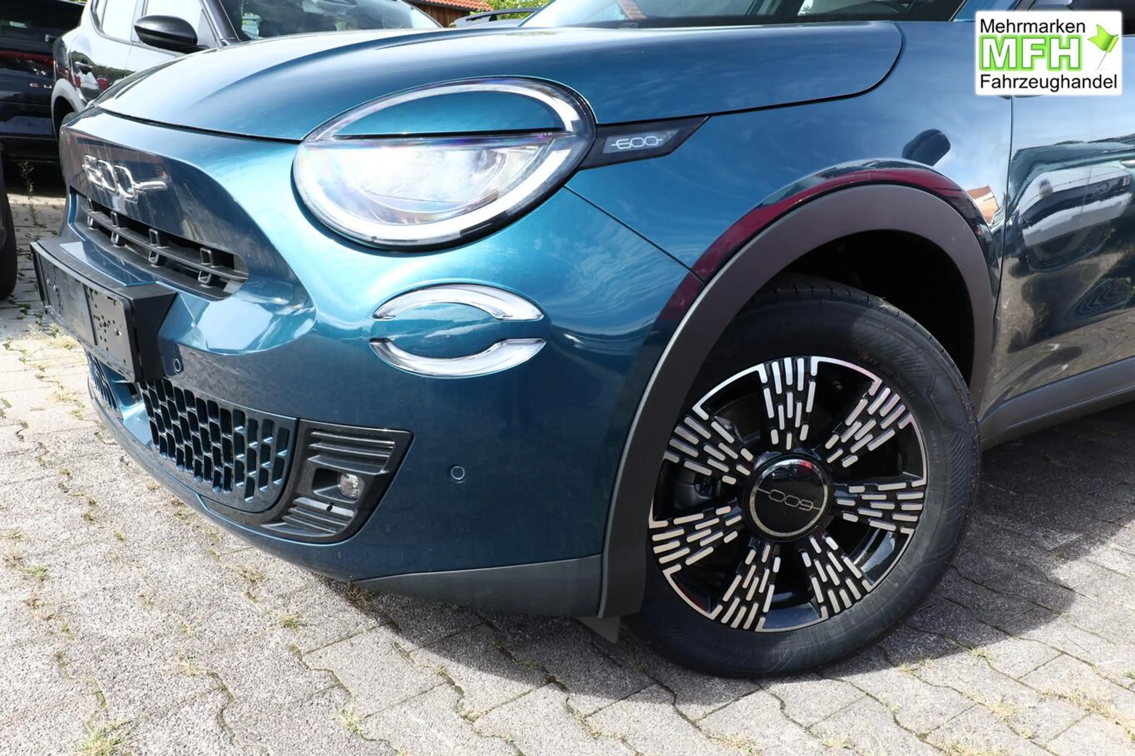Fiat 600 Icon Hybrid SHZ Keyl Nav Kam 2xPDC LED CarP 74 ... — photo 4