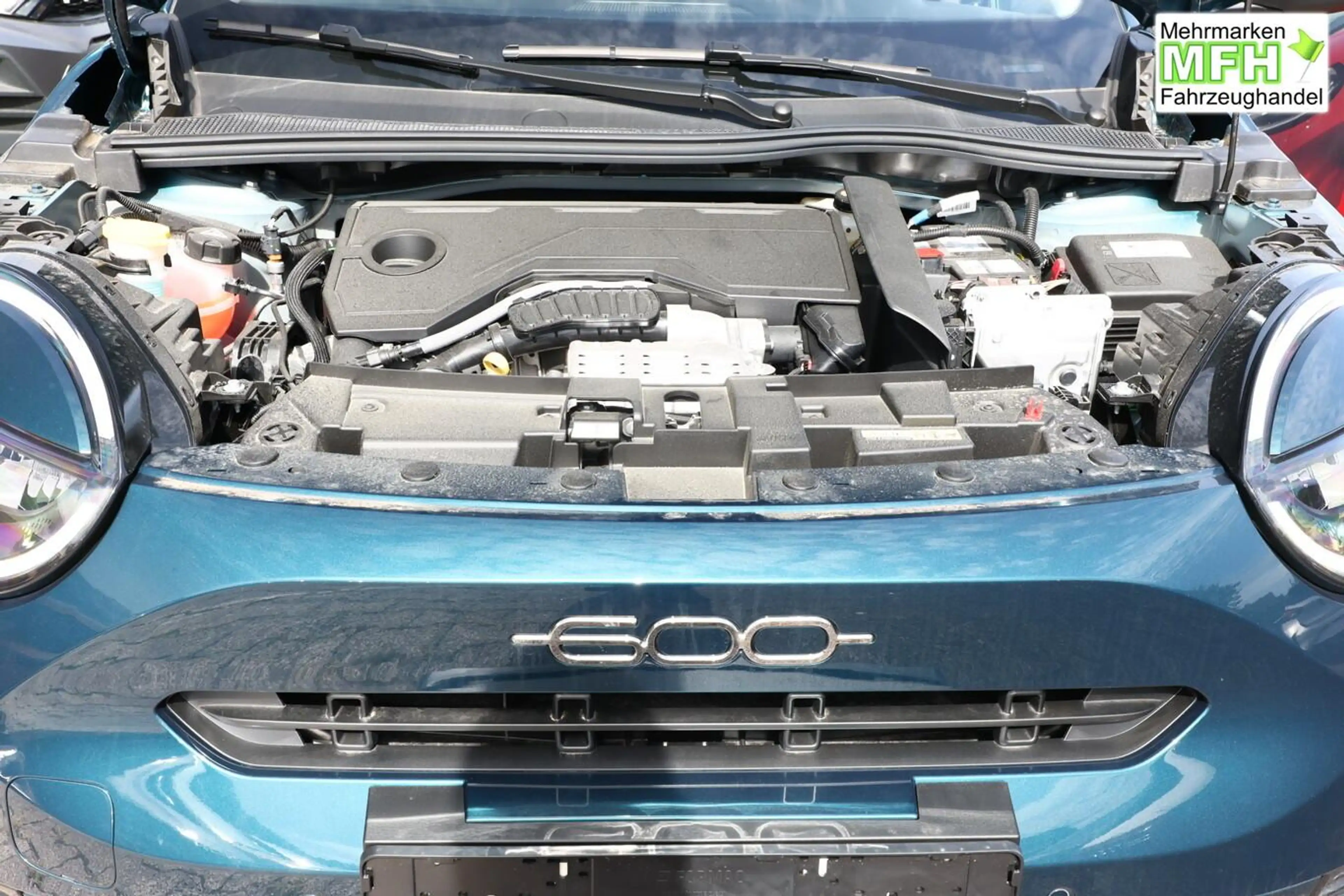 Fiat 600 Icon Hybrid SHZ Keyl Nav Kam 2xPDC LED CarP 74 ... — photo 11