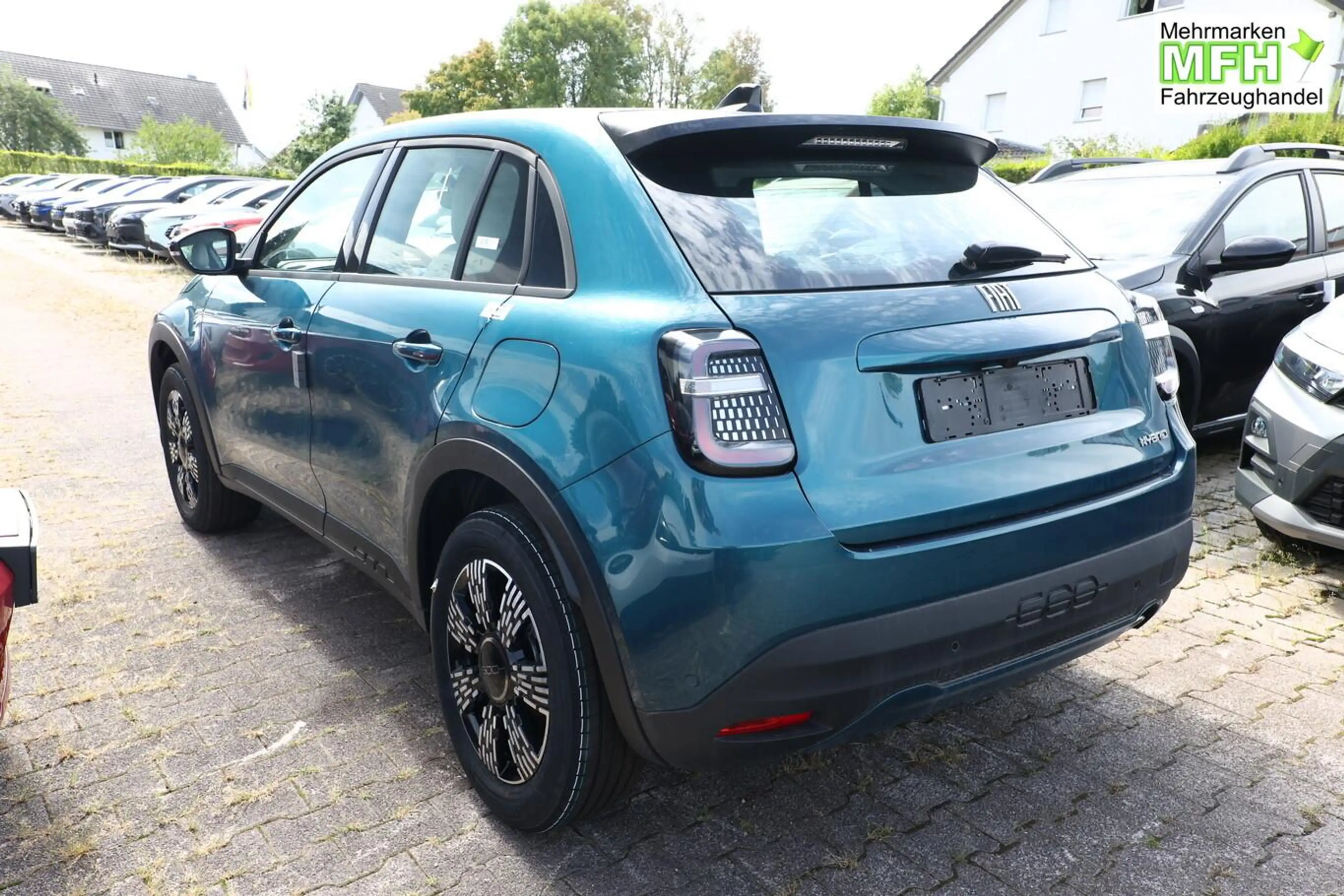 Fiat 600 Icon Hybrid SHZ Keyl Nav Kam 2xPDC LED CarP 74 ... — photo 3