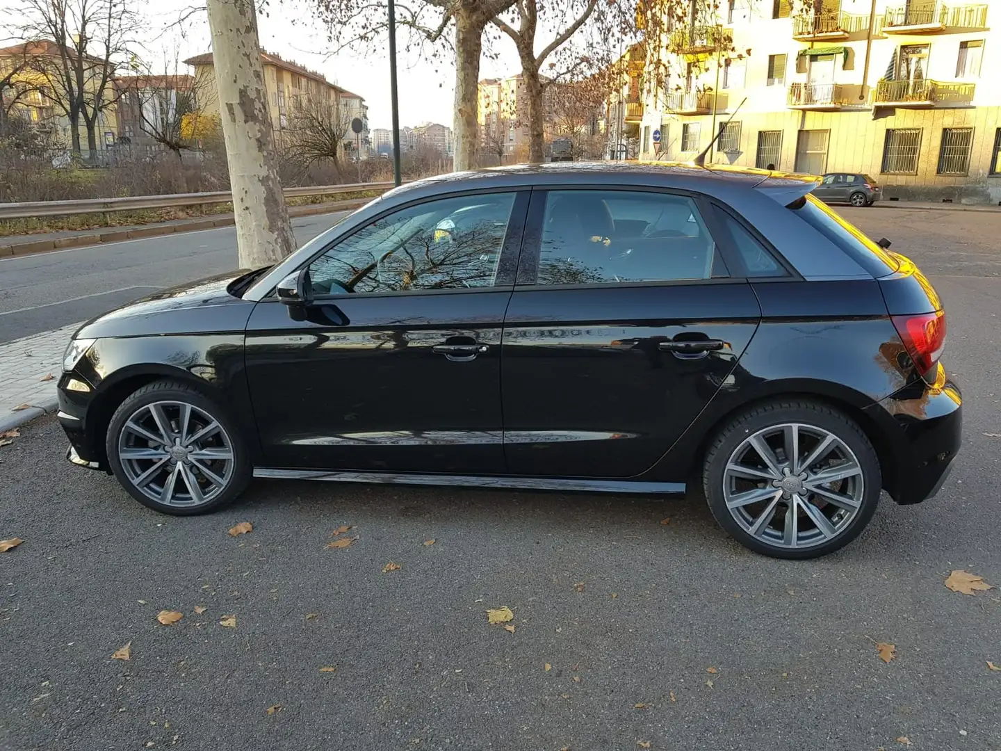 Audi A1 A1 Sportback Sportback 1.0 tfsi Admired 82cv Nero - 1