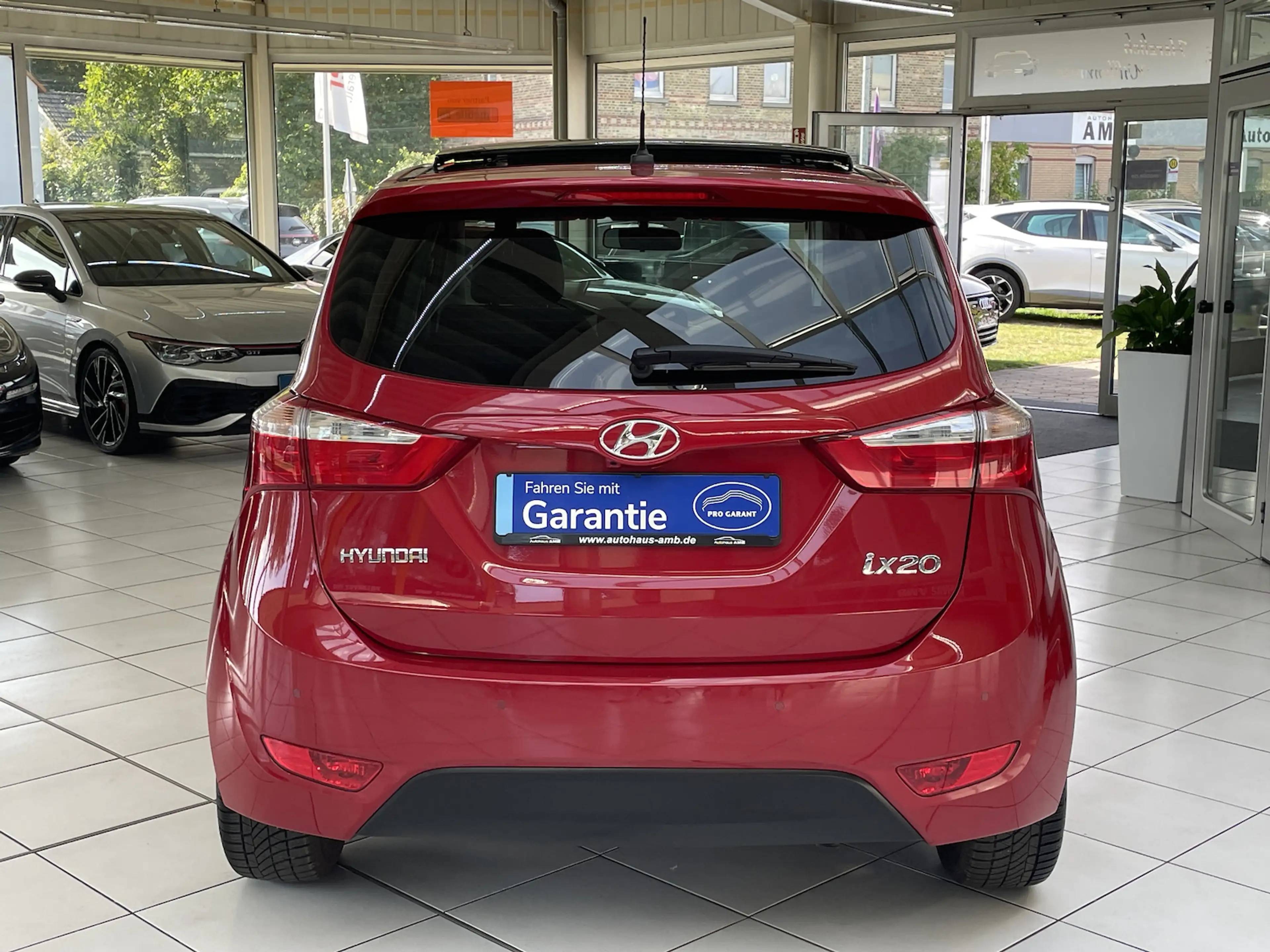 Hyundai iX20 1.6 Space Plus Panorama Kamera Navi GRA — photo 7