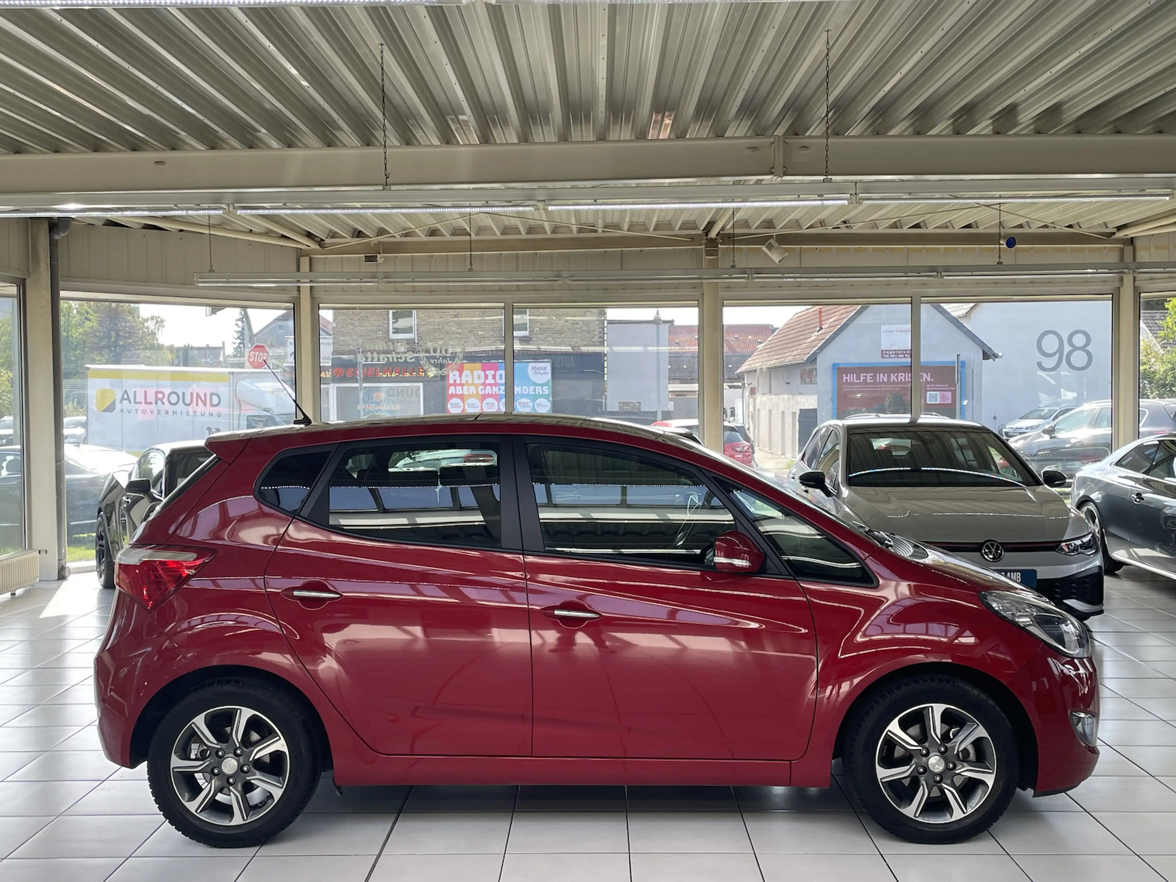 Hyundai iX20 1.6 Space Plus Panorama Kamera Navi GRA — photo 6