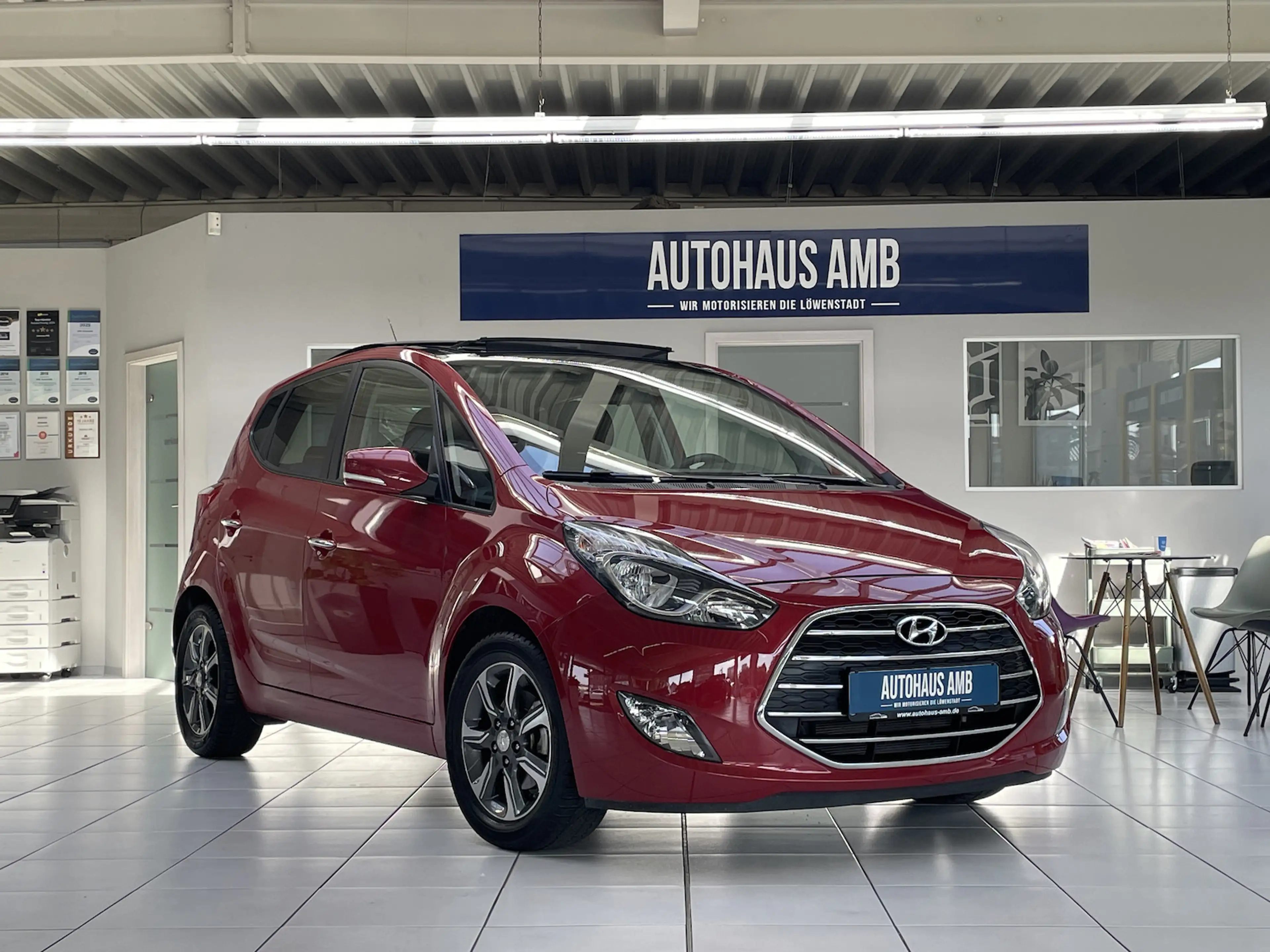 Hyundai iX20 1.6 Space Plus Panorama Kamera Navi GRA — photo 3