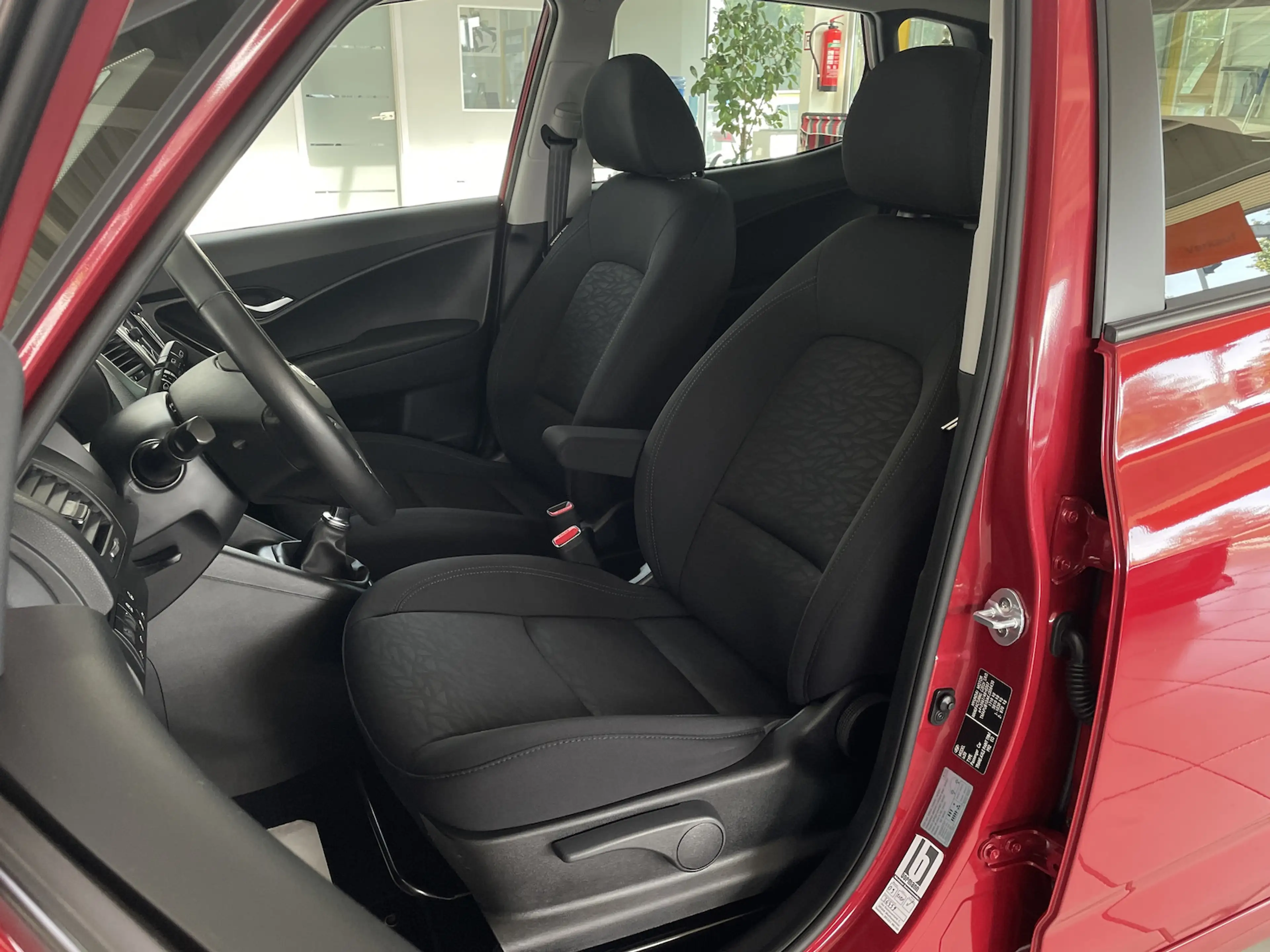 Hyundai iX20 1.6 Space Plus Panorama Kamera Navi GRA — photo 10