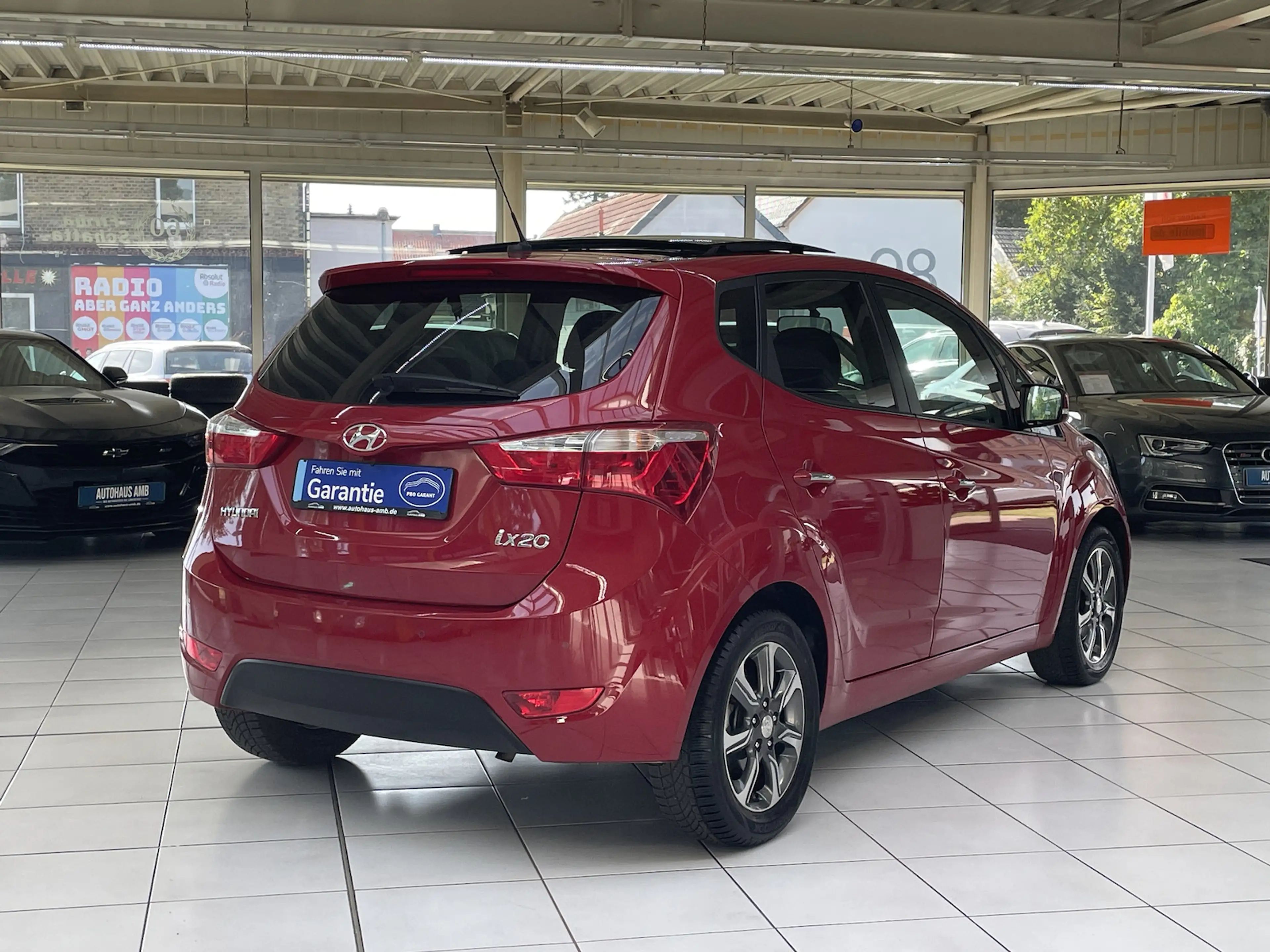 Hyundai iX20 1.6 Space Plus Panorama Kamera Navi GRA — photo 2