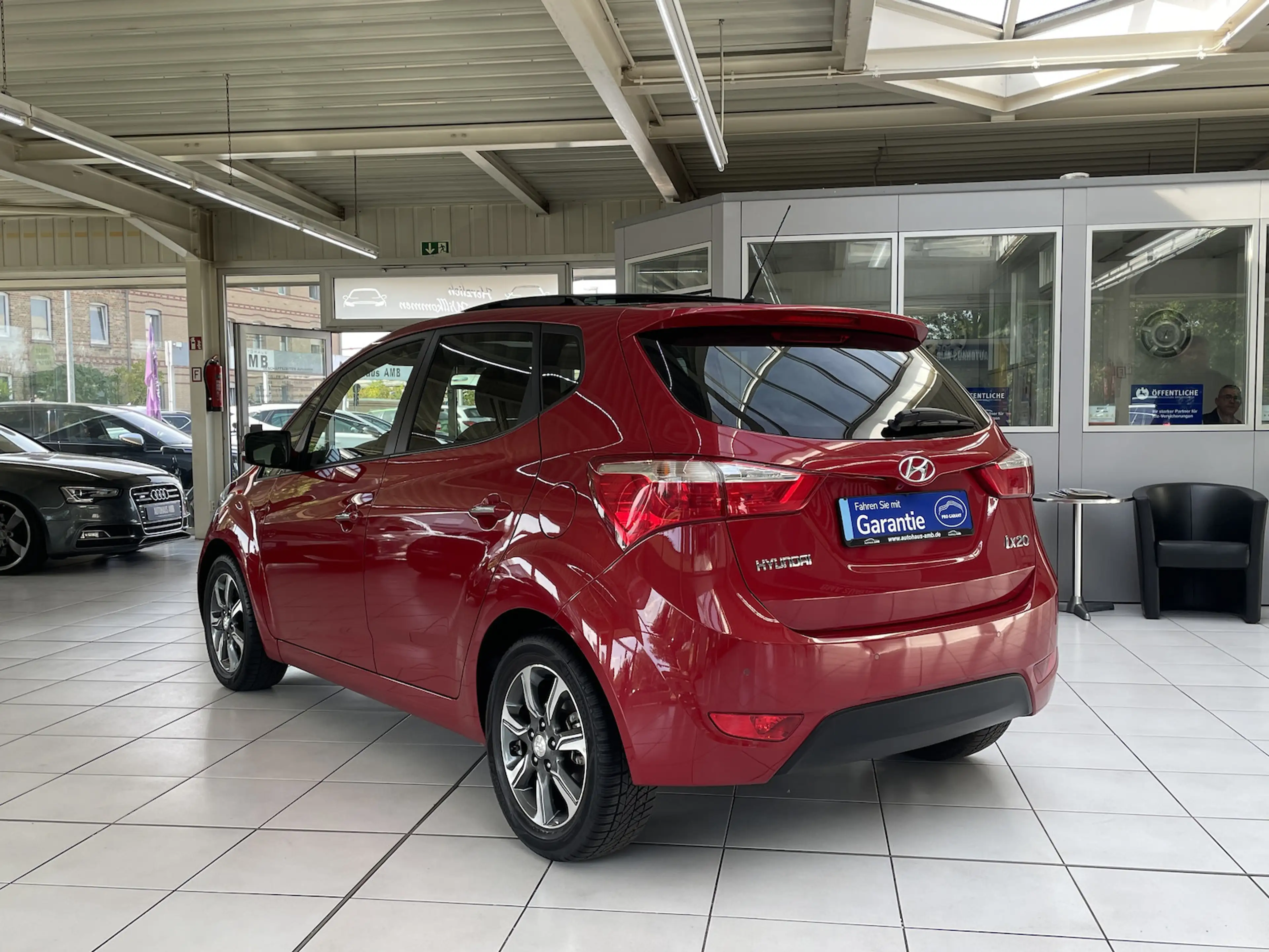 Hyundai iX20 1.6 Space Plus Panorama Kamera Navi GRA — photo 4