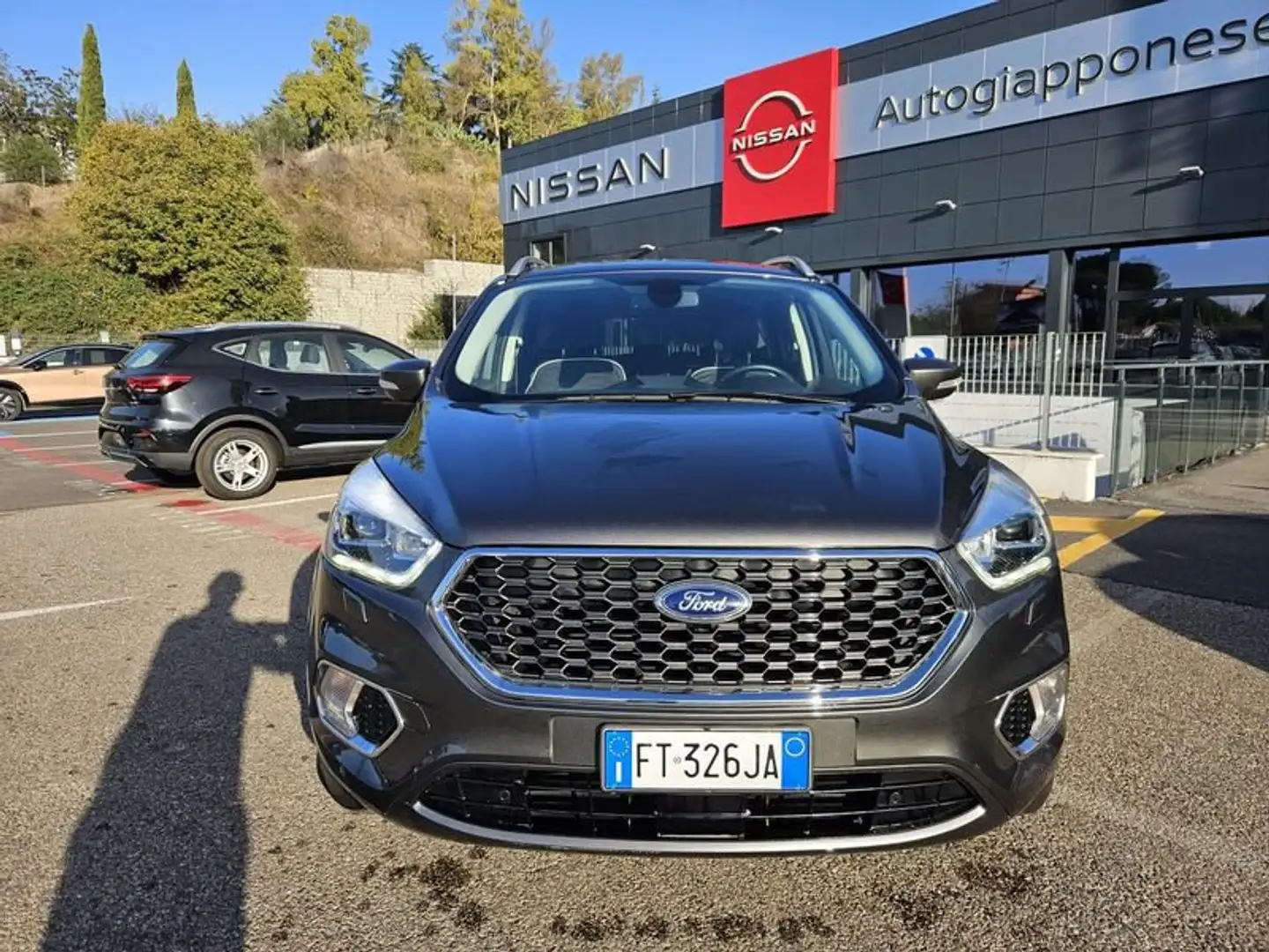 Ford Kuga 2.0 TDCI 150 CV S&S 2WD Vignale siva - 2
