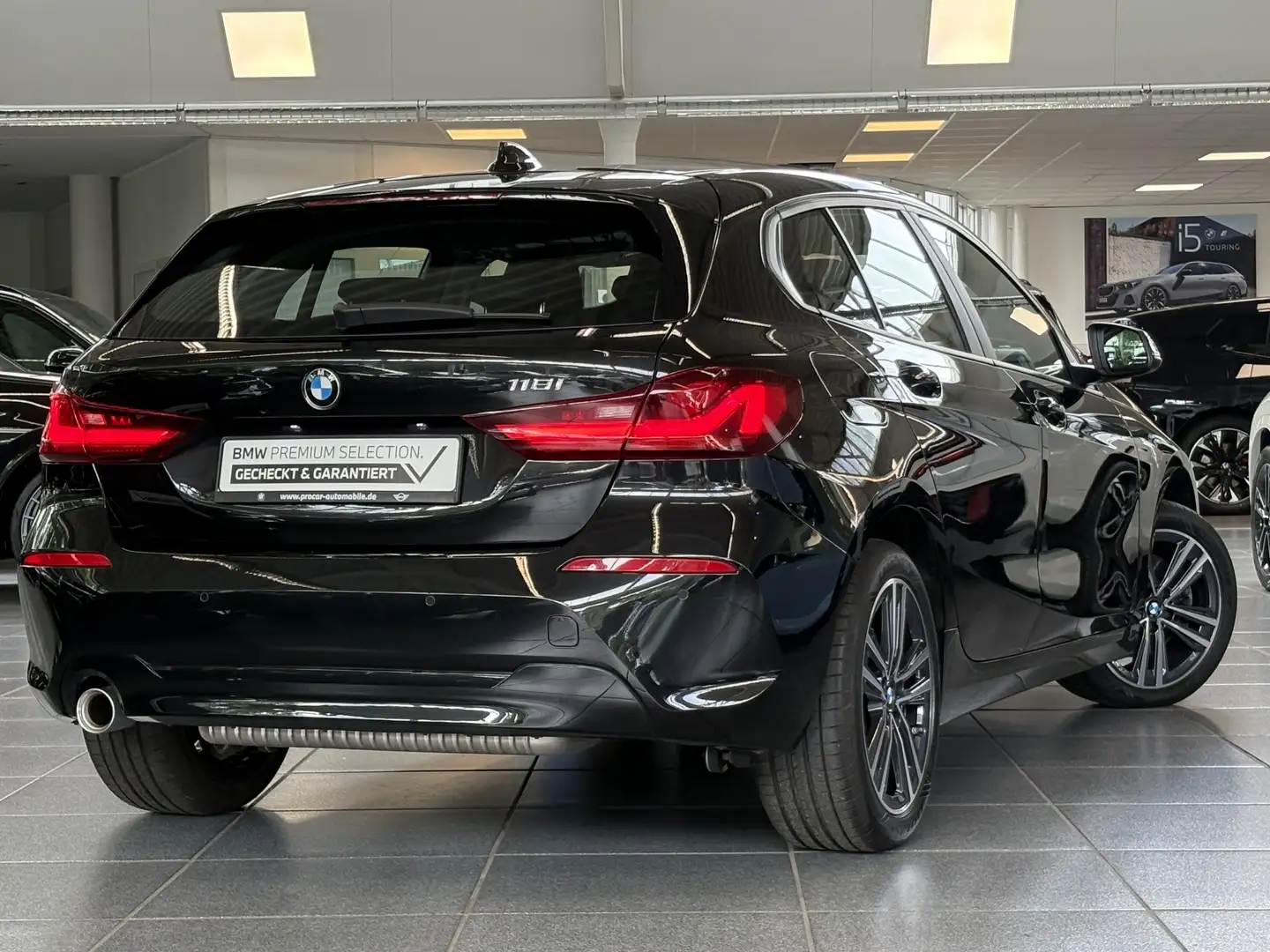 BMW 118 i Advantage LED Navi PDC DAB WLAN Shz CarPlay Чёрный - 2