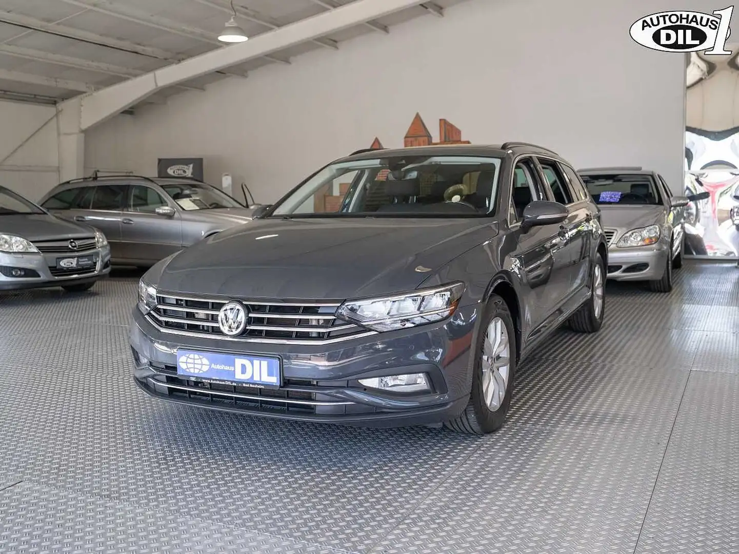 Volkswagen Passat Variant 2.0 TDI *R-KAMERA*LED*PANORAMA* Grau - 2