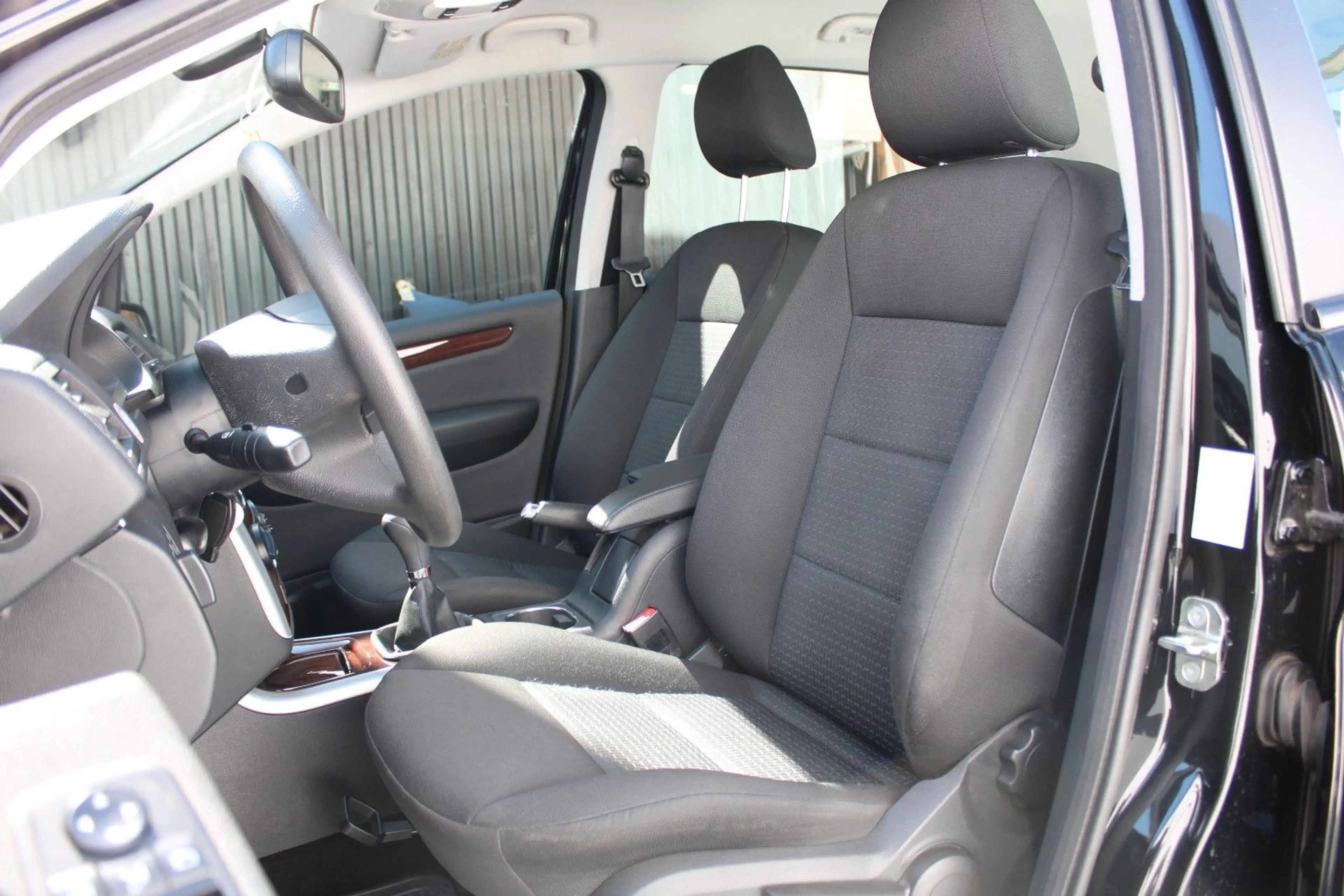 Mercedes-Benz B 200 — photo 10
