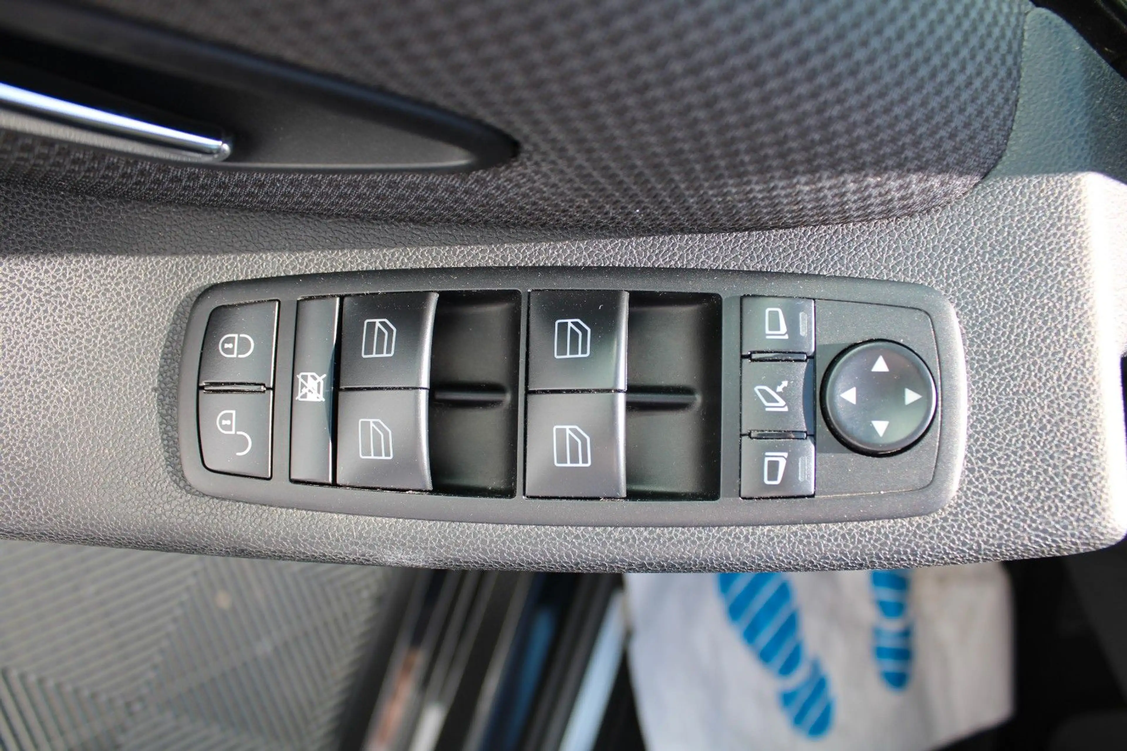 Mercedes-Benz B 200 — photo 15