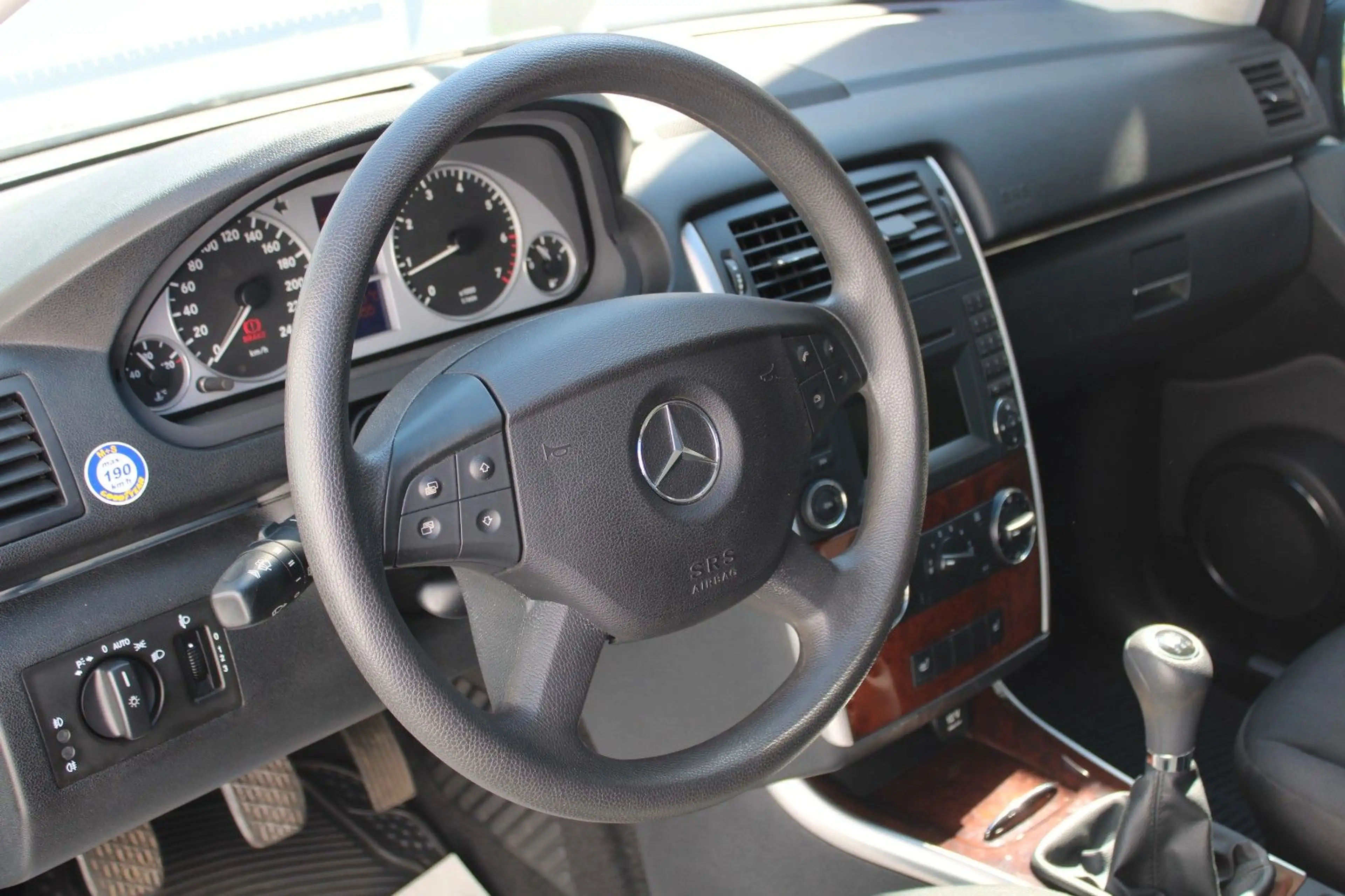 Mercedes-Benz B 200 — photo 11