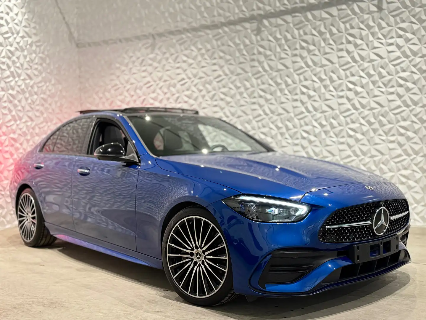 Mercedes-Benz C 180 AMG Line / Pano / Pack Night / Burmester Bleu - 2