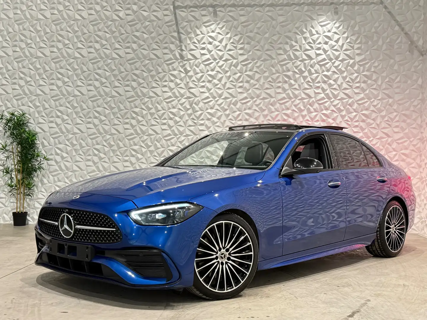 Mercedes-Benz C 180 AMG Line / Pano / Pack Night / Burmester Bleu - 1