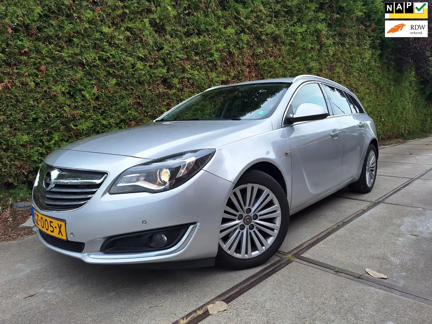 Opel Insignia Sports Tourer 2.0 CDTI EcoFLEX Cosmo Grijs - 1