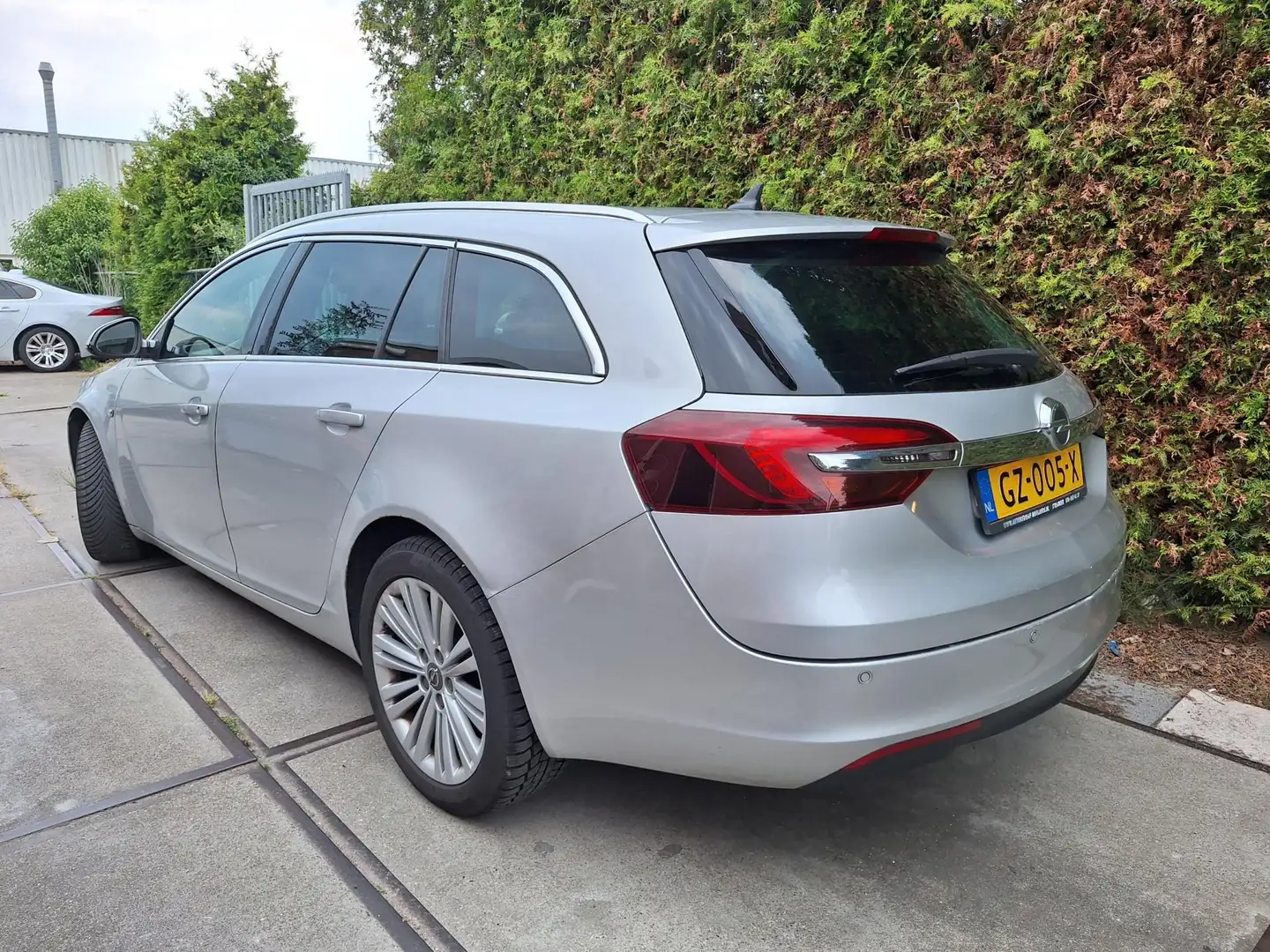 Opel Insignia Sports Tourer 2.0 CDTI EcoFLEX Cosmo Grijs - 2