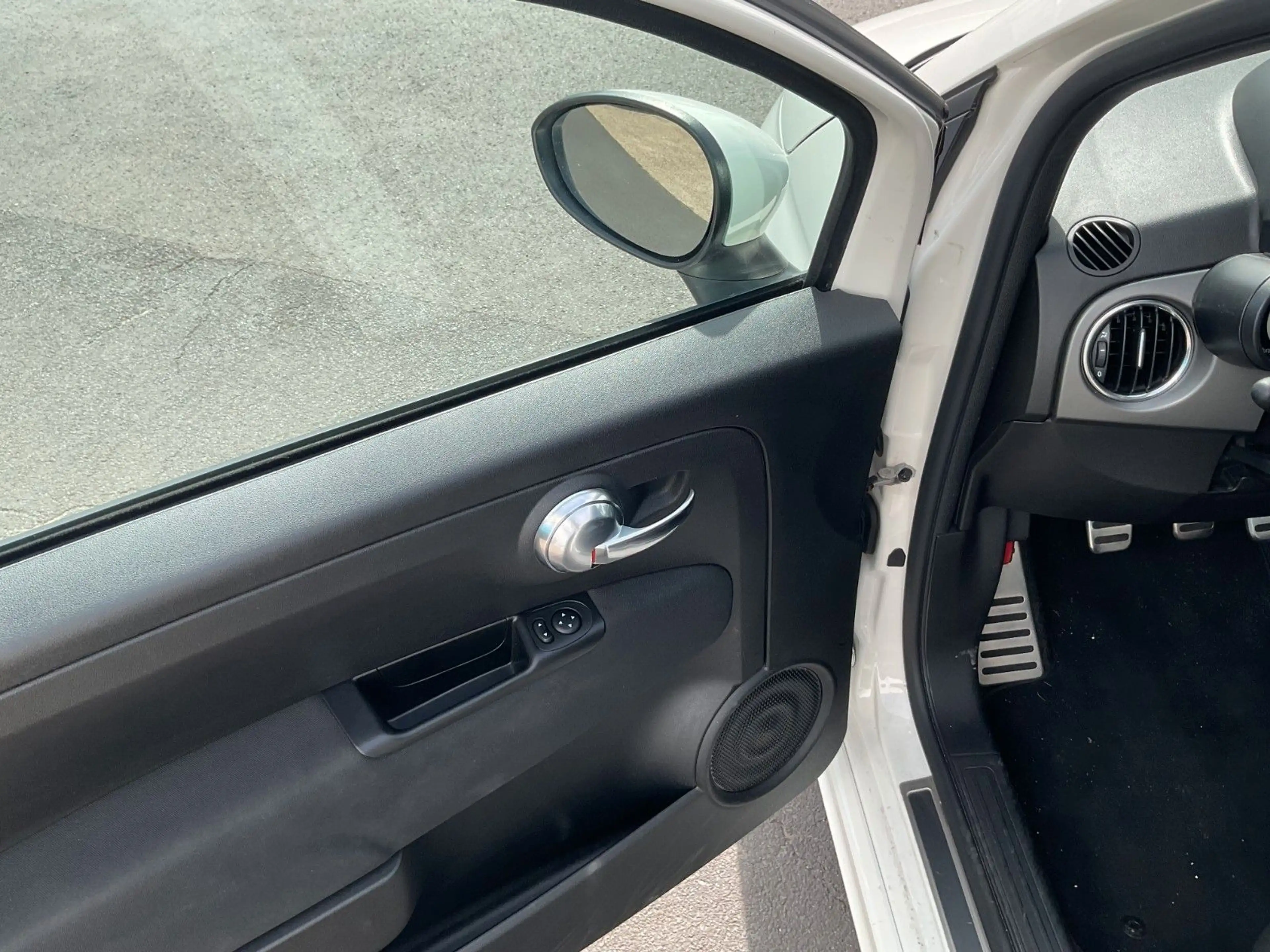 Abarth 595C PISTA Cabrio LED Navi PDC Klima — photo 14