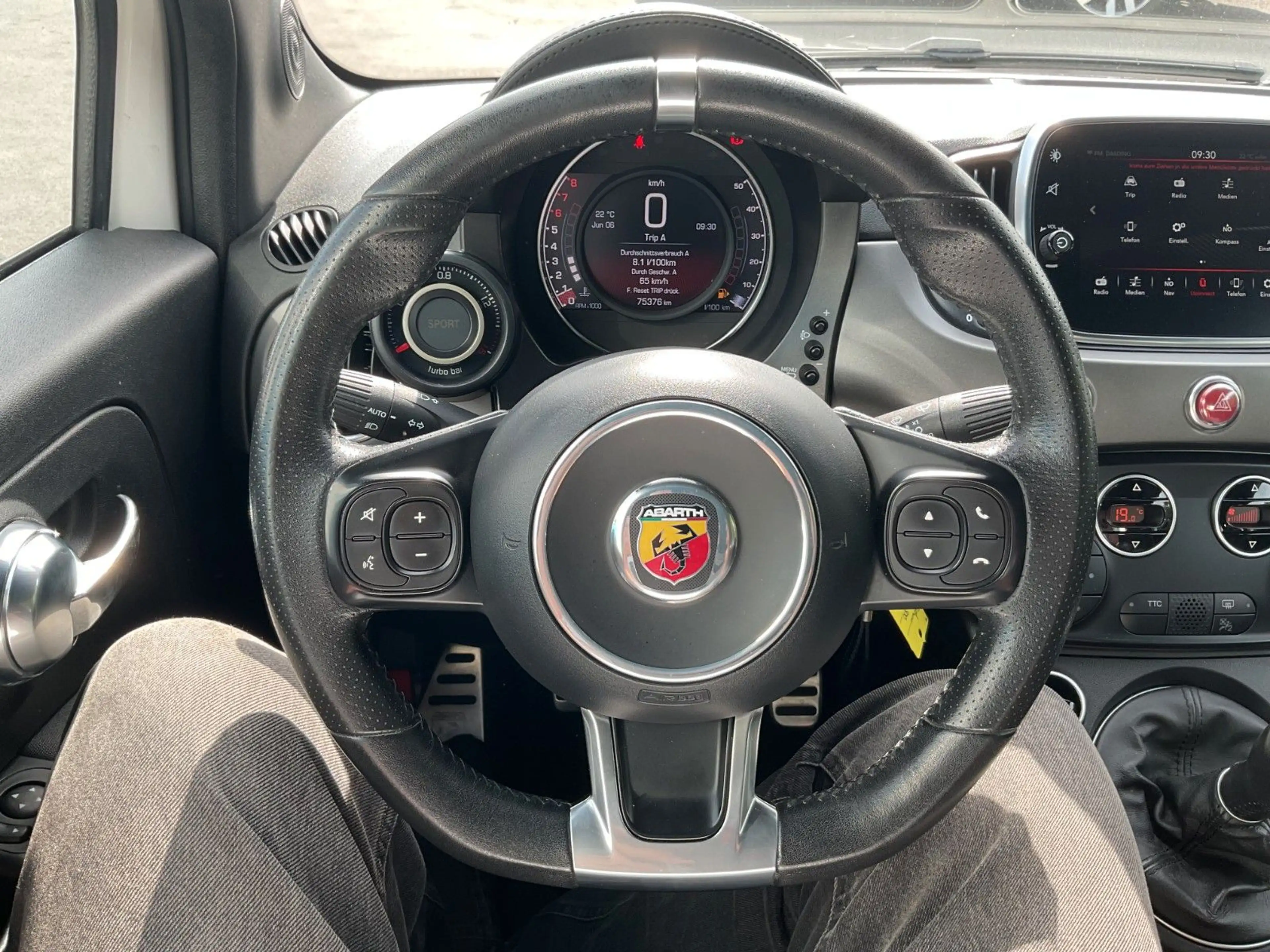 Abarth 595C PISTA Cabrio LED Navi PDC Klima — photo 15