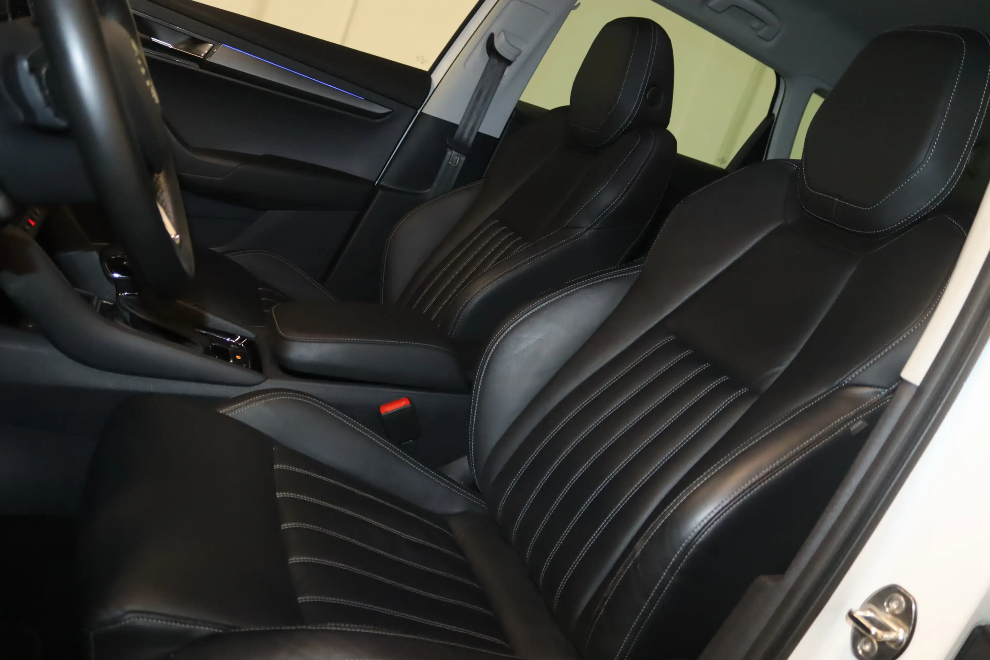 Skoda Karoq 2.0 TDI Style 4x4-Navi-Kamera-ACC-LED-SHZ- — photo 9
