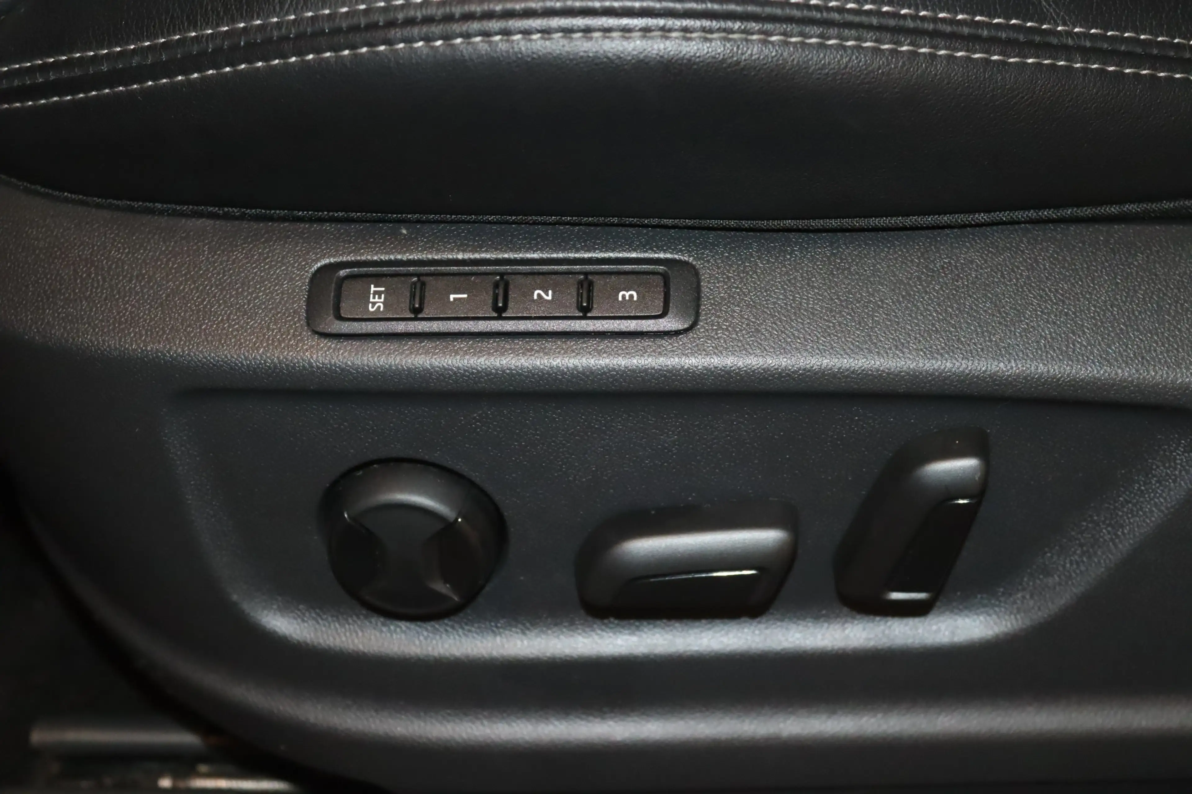 Skoda Karoq 2.0 TDI Style 4x4-Navi-Kamera-ACC-LED-SHZ- — photo 11